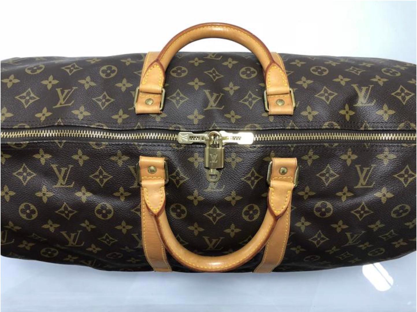 Women's or Men's Louis Vuitton Monogram Keepall 55 Travel Handbag For Sale