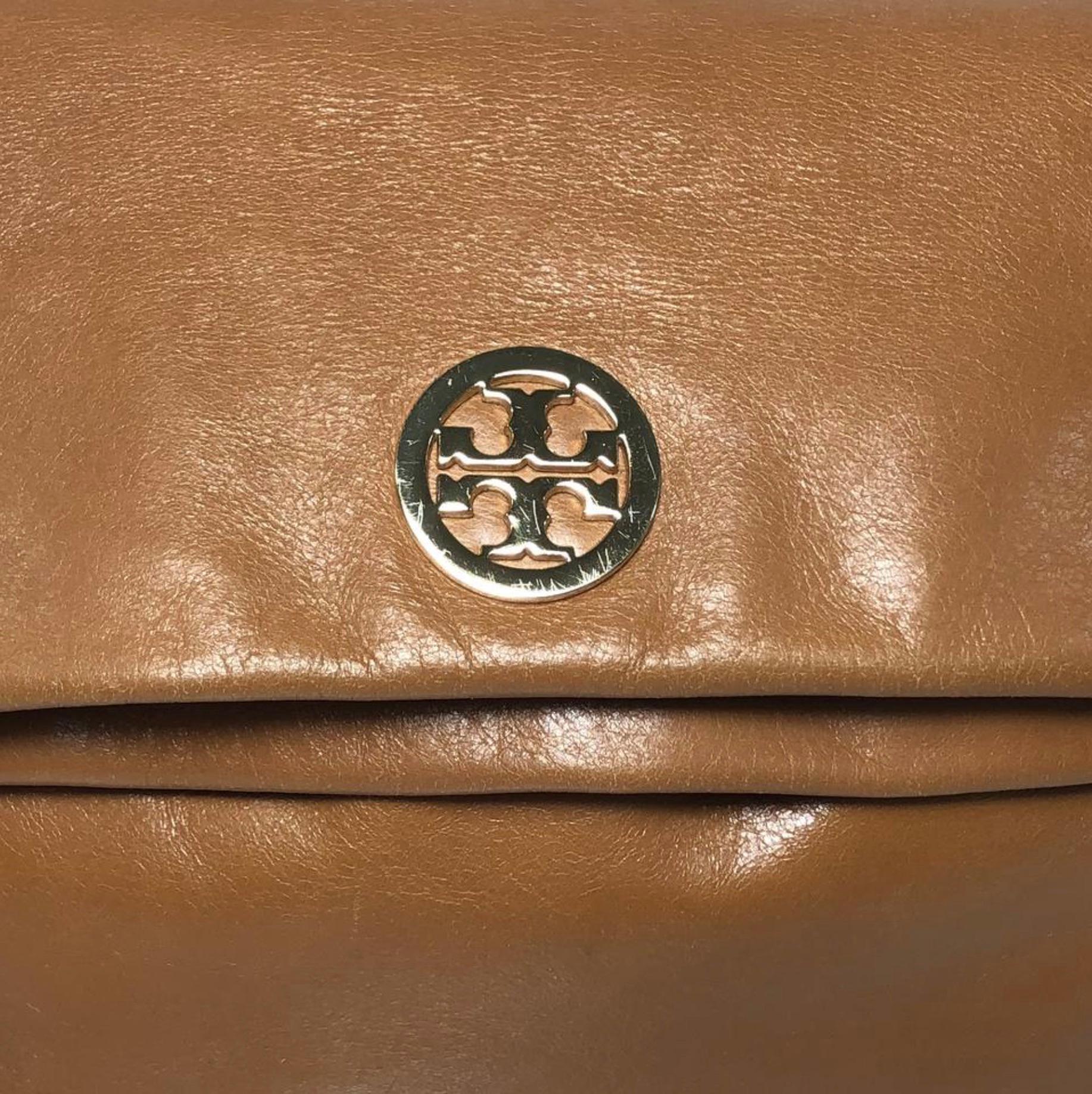 MODEL - Tory Burch Leather Two Way Handbag

CONDITION - Very Good. Piece shows minor corner wear and very light ink marks.

SKU - 96-TF

ORIGINAL RETAIL PRICE - $450 + tax

DATE/SERIAL CODE - NA

PRODUCTION - Approximately 2010 onward

DIMENSIONS -