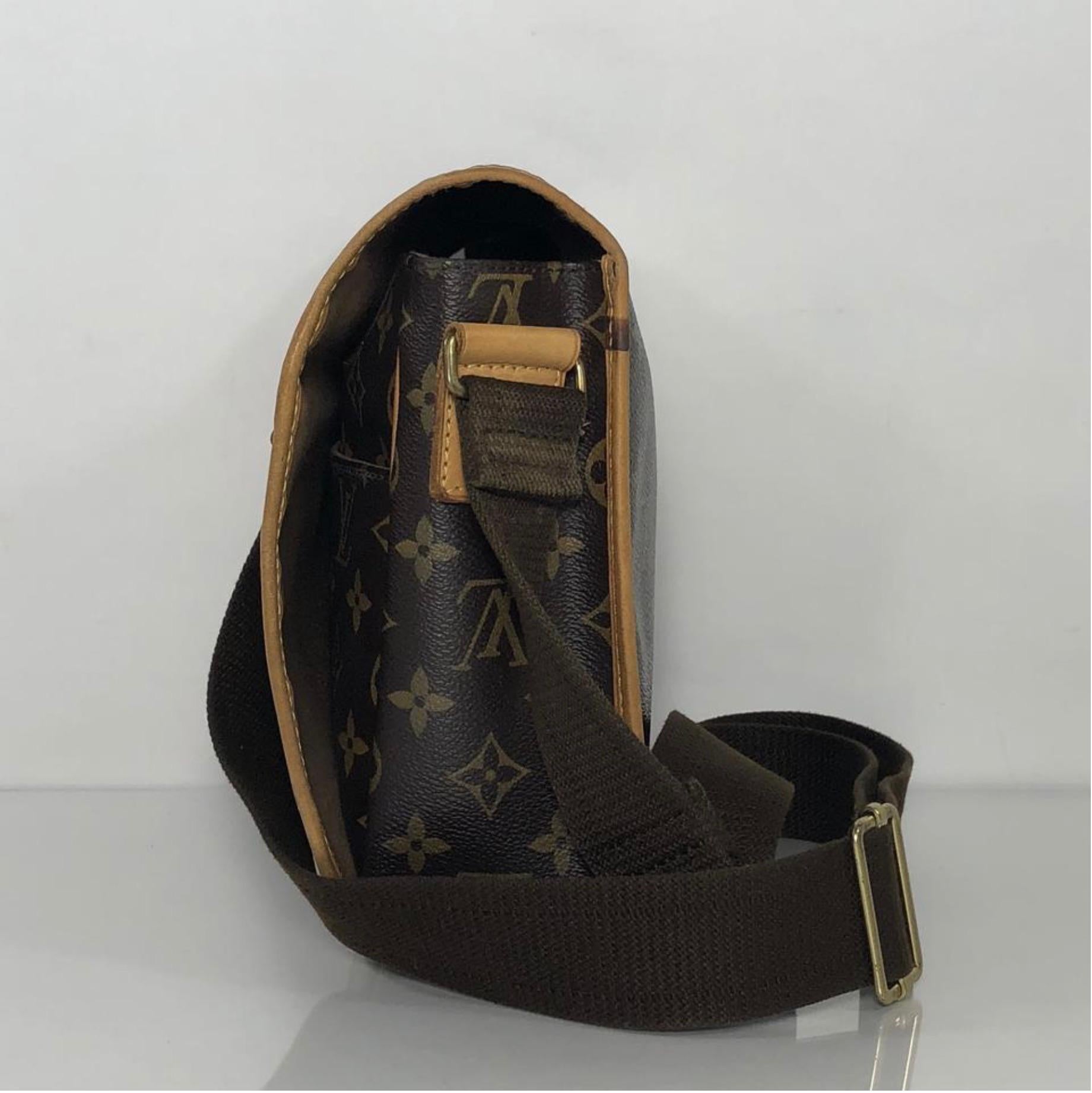 Louis Vuitton Monogram Messenger Bosphore PM Crossbody Shoulder Handbag In Good Condition In Saint Charles, IL
