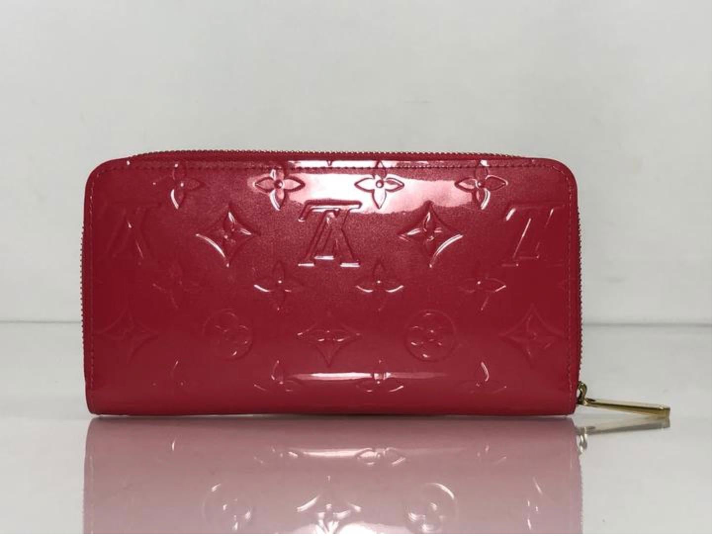 Louis Vuitton Vernis Zippy Wallet in Pink In Excellent Condition For Sale In Saint Charles, IL