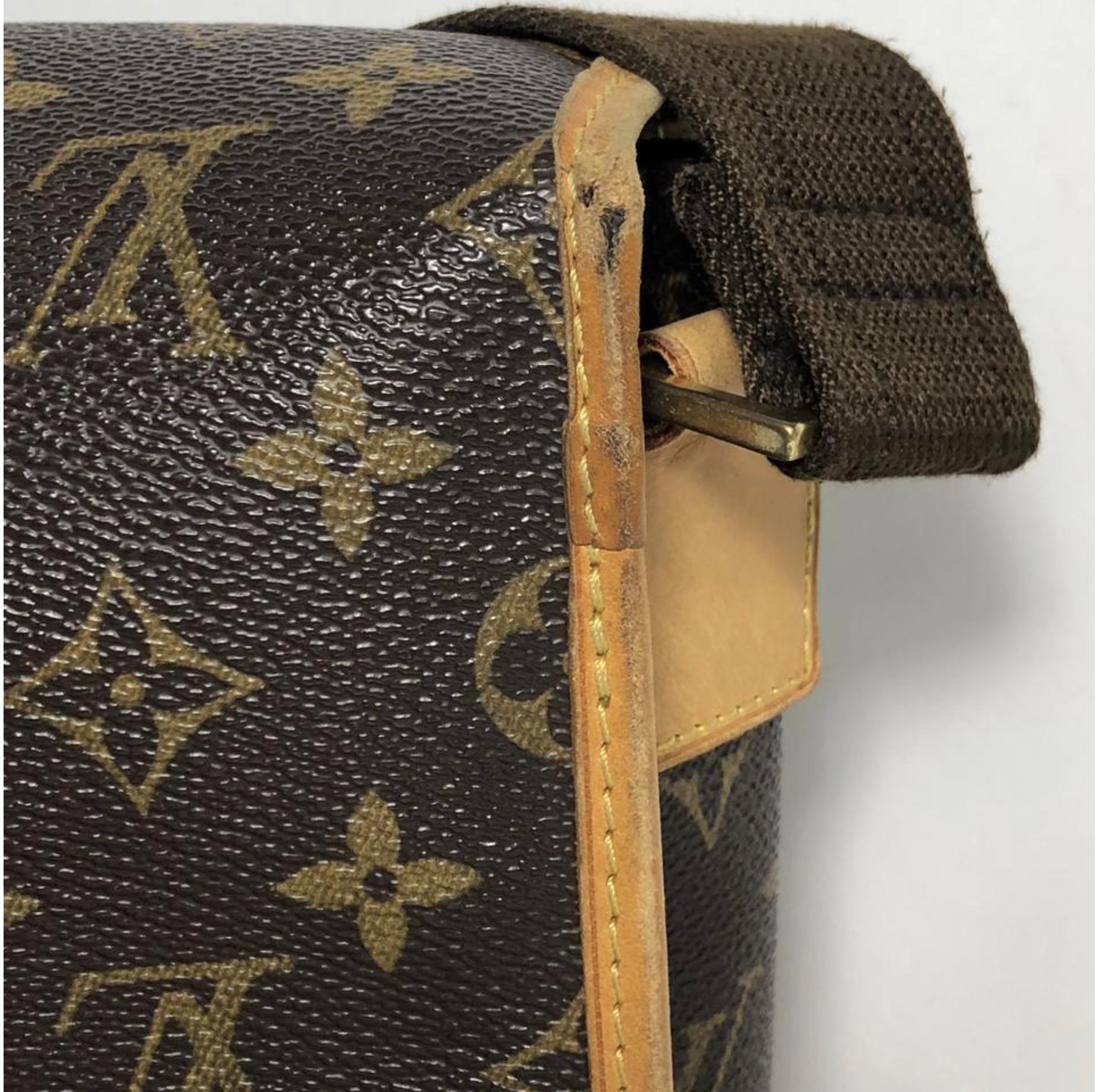 Louis Vuitton Monogram Messenger Bosphore PM Crossbody Handbag In Good Condition For Sale In Saint Charles, IL