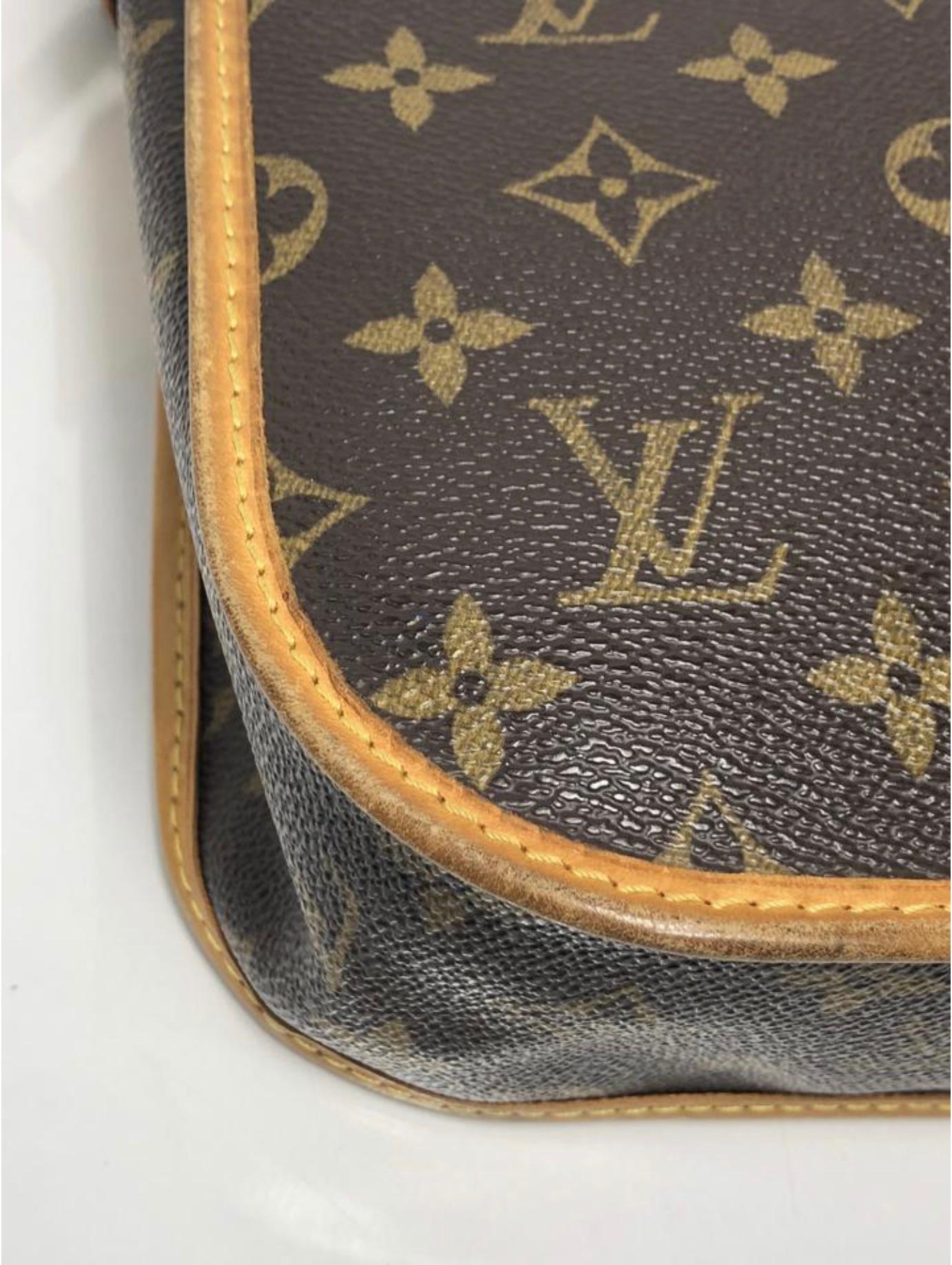 Women's or Men's Louis Vuitton Monogram Messenger Bosphore PM Crossbody Handbag For Sale