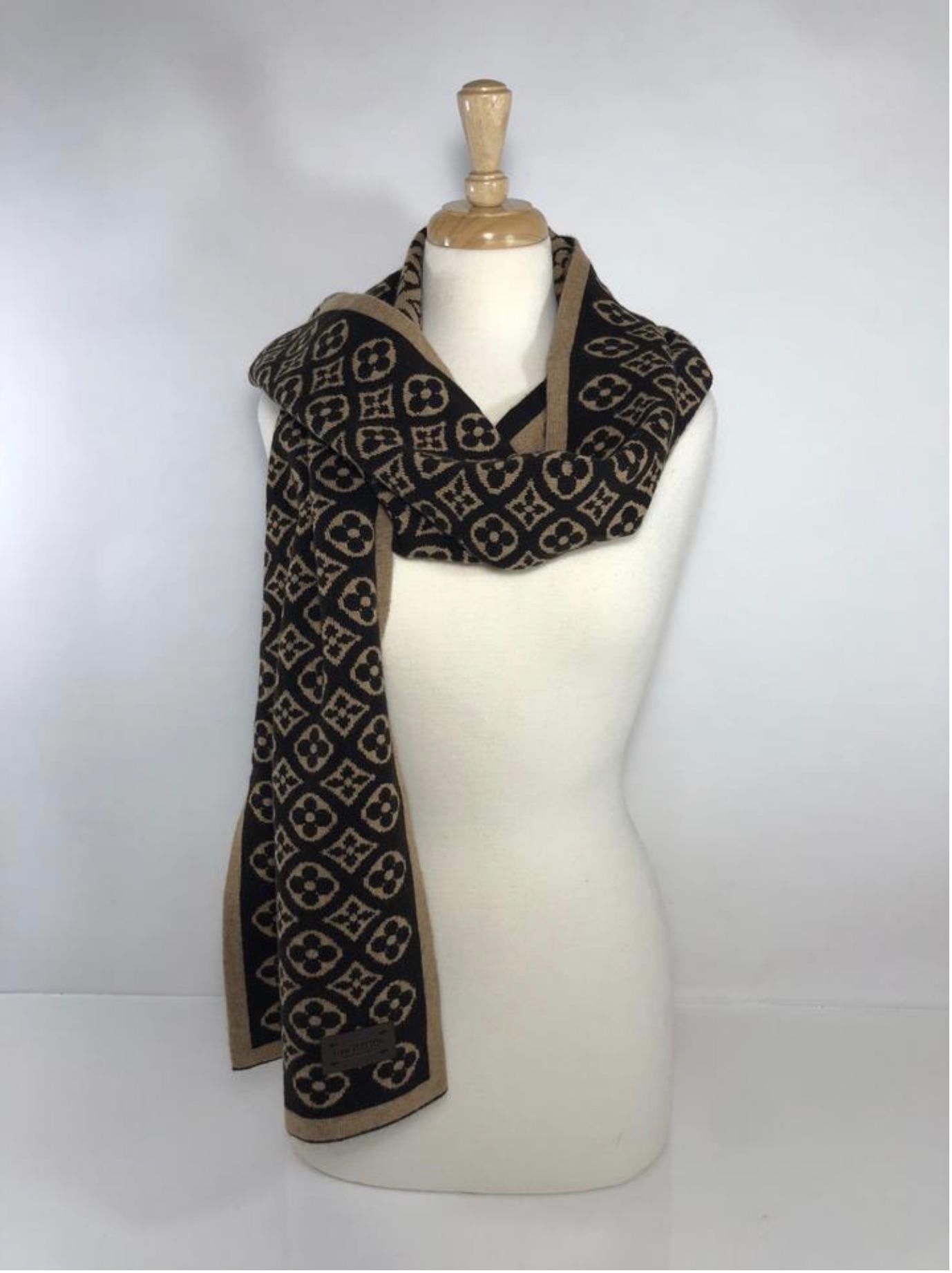 MODEL - Louis Vuitton Monogram Scarf

CONDITION - Exceptional! No signs of wear.

SKU - 2540

DATE/SERIAL CODE - NA

ORIGIN - Italy

PRODUCTION - NA

DIMENSIONS - L80 x H14 x D.2

STRAP/HANDLE DROP - NA

MATERIAL - 100% Cashmere

COMES WITH -