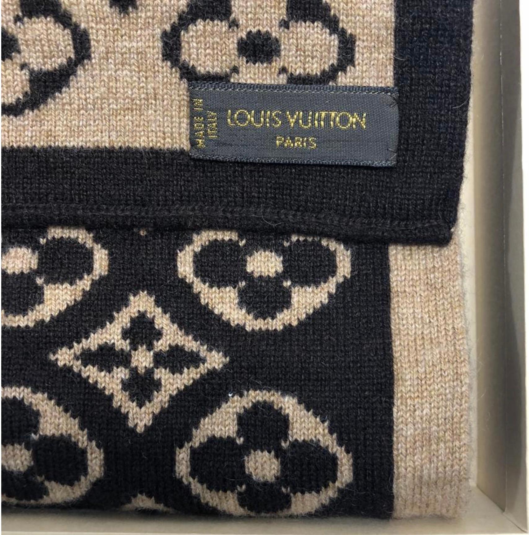 Louis Vuitton Monogram Scarf For Sale 4