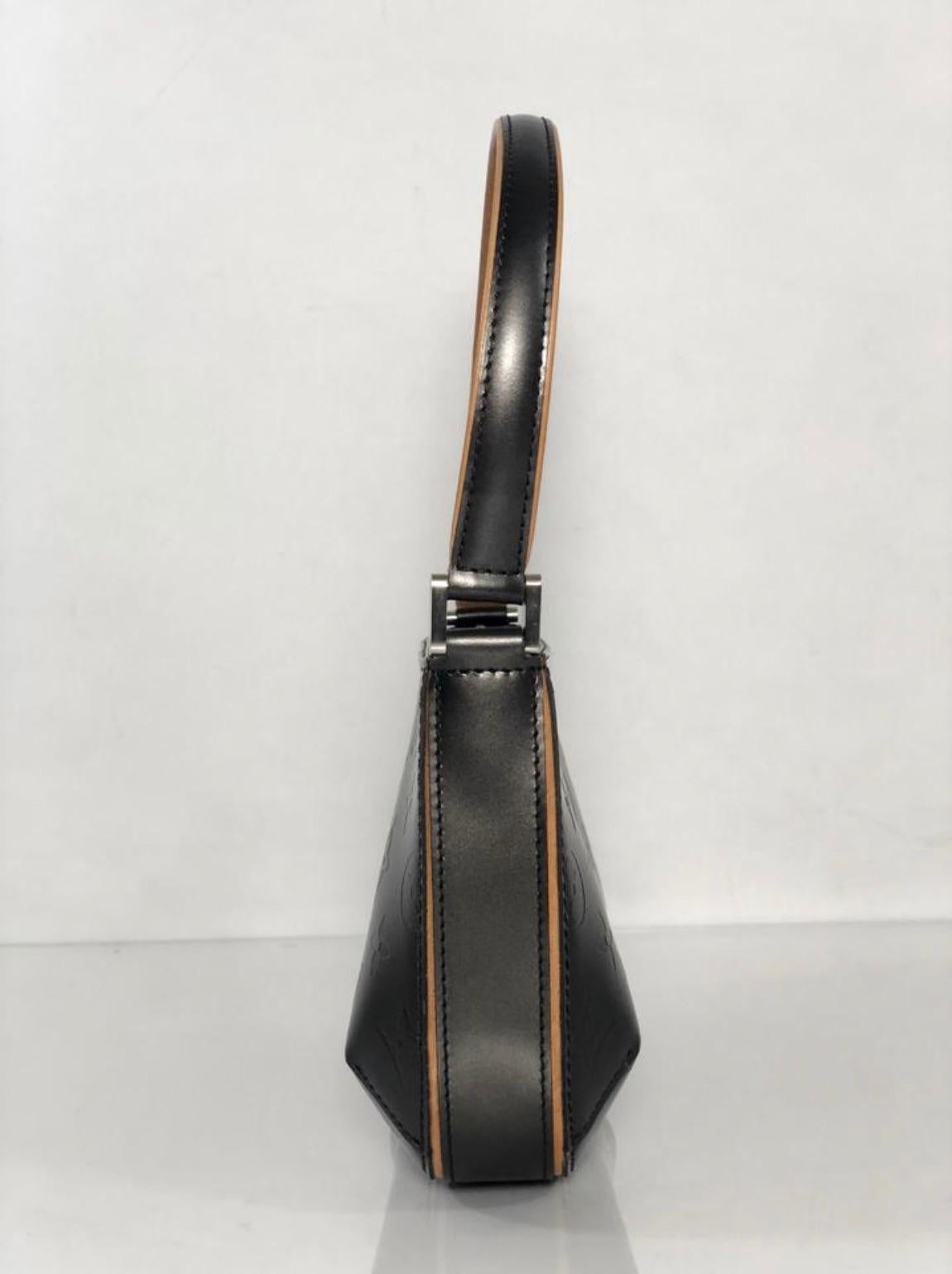 Black Louis Vuitton Matte Vernis Fowler in Grey Shoulder Handbag For Sale