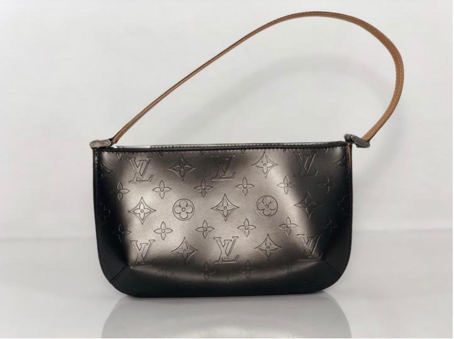 Louis Vuitton Matte Vernis Fowler in Grey Shoulder Handbag In Excellent Condition For Sale In Saint Charles, IL