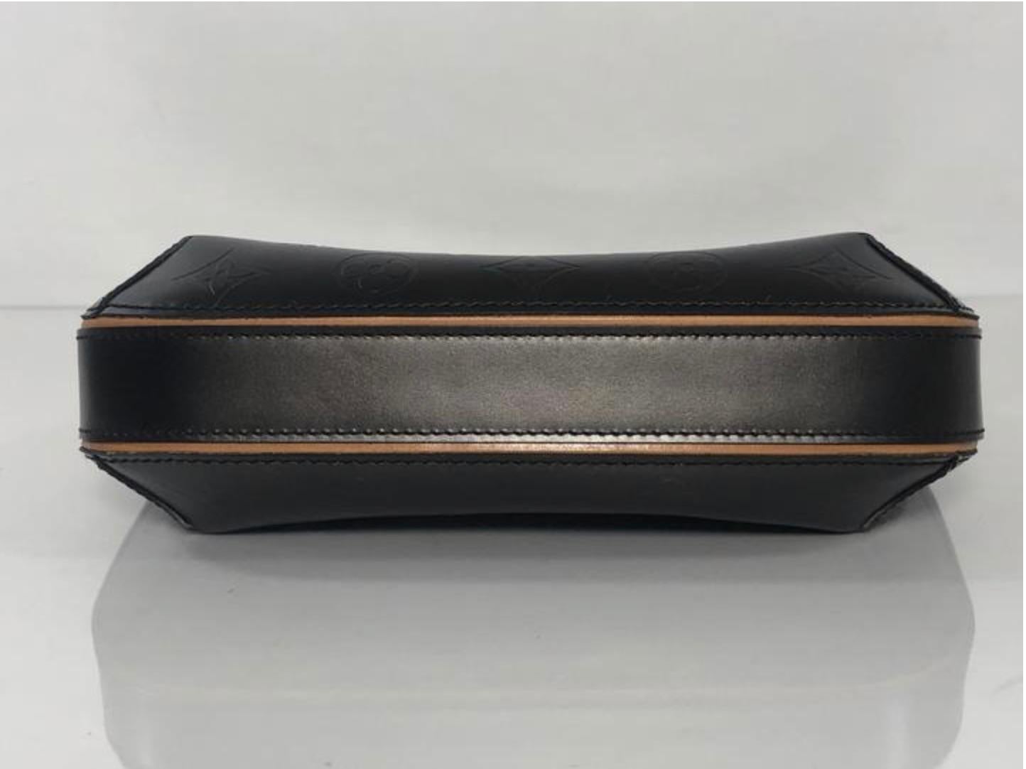 Louis Vuitton Matte Vernis Fowler in Grey Shoulder Handbag For Sale 2