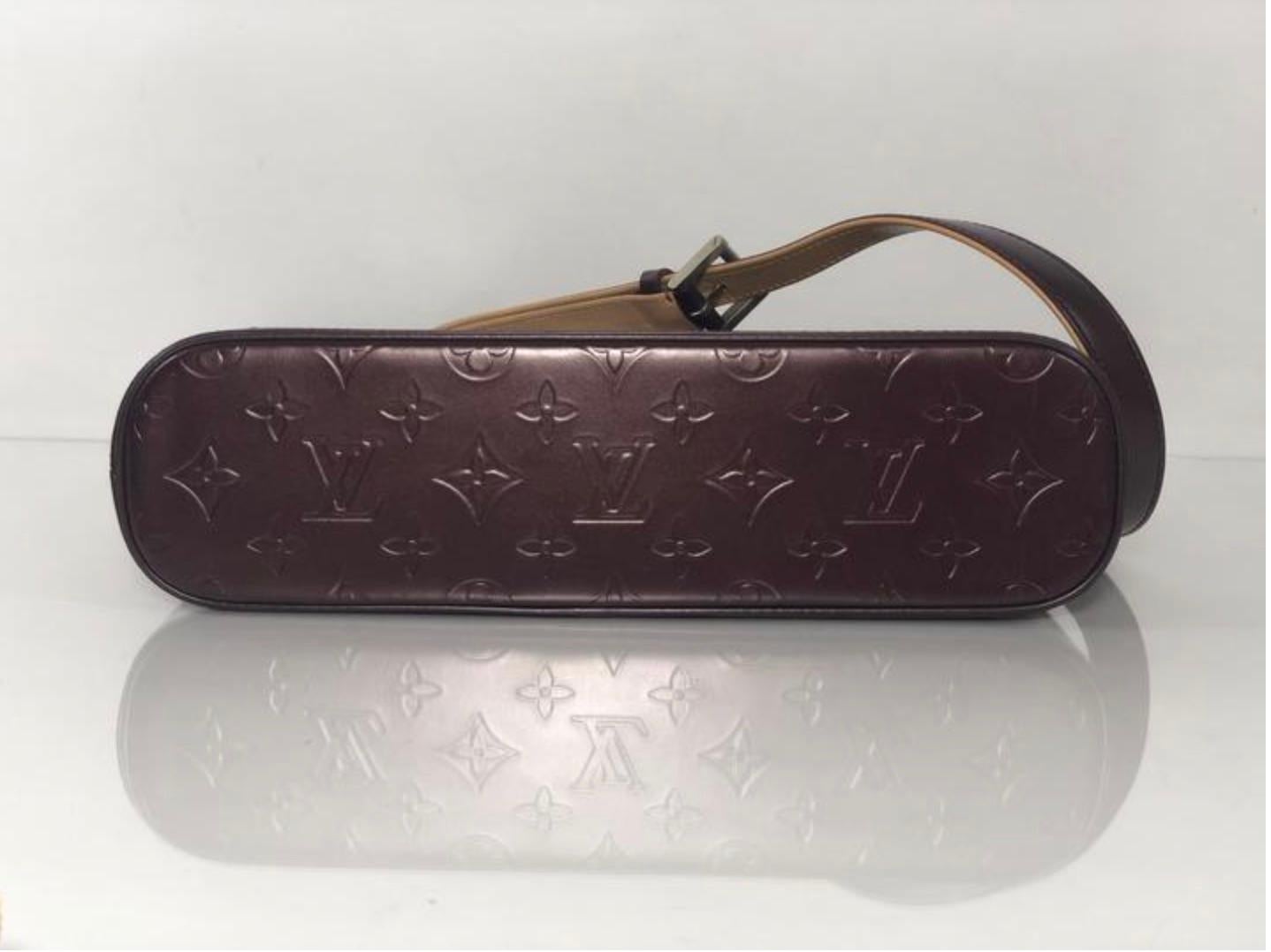  Louis Vuitton Matte Vernis Allston in Purple Shoulder Handbag For Sale 2