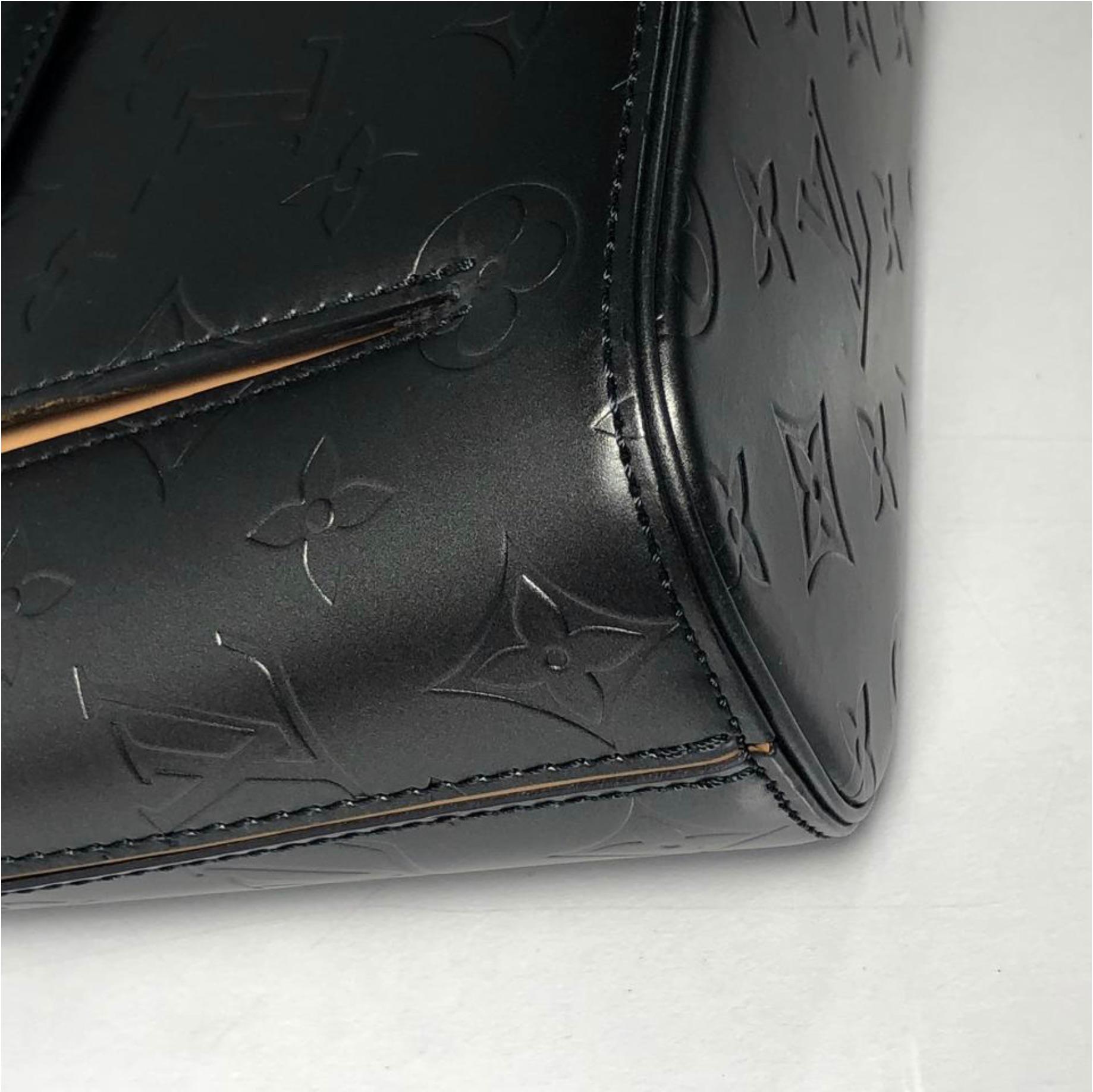 Louis Vuitton Matte Vernis Allston in Grey Shoulder Handbag For Sale 3