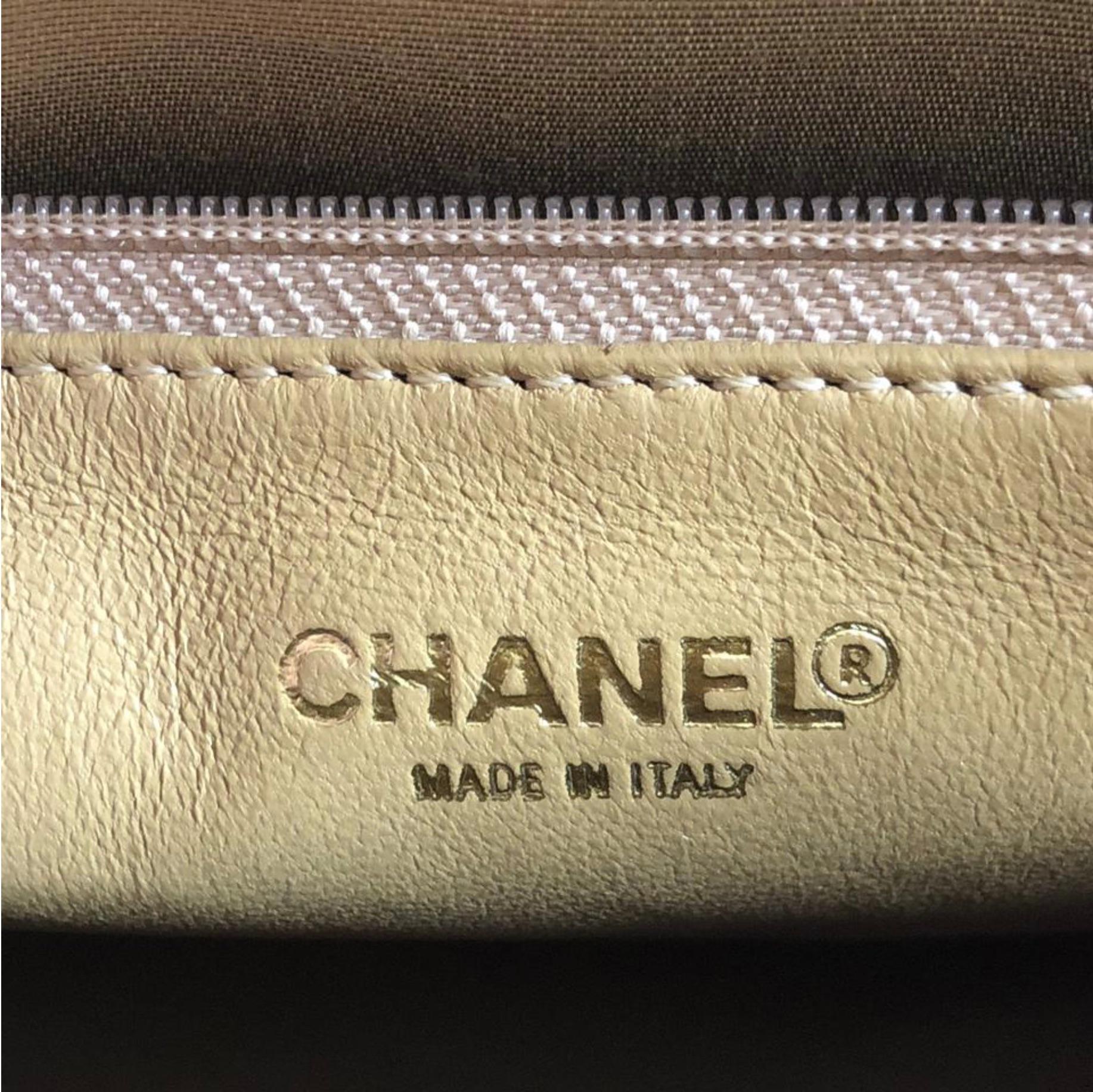 Chanel Caviar Leather Medallion with Gold Hardware in Beige Shoulder Handbag For Sale 6