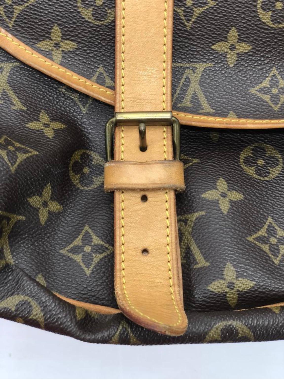 Louis Vuitton Monogram Saumur 43 Messenger Handbag In Good Condition For Sale In Saint Charles, IL