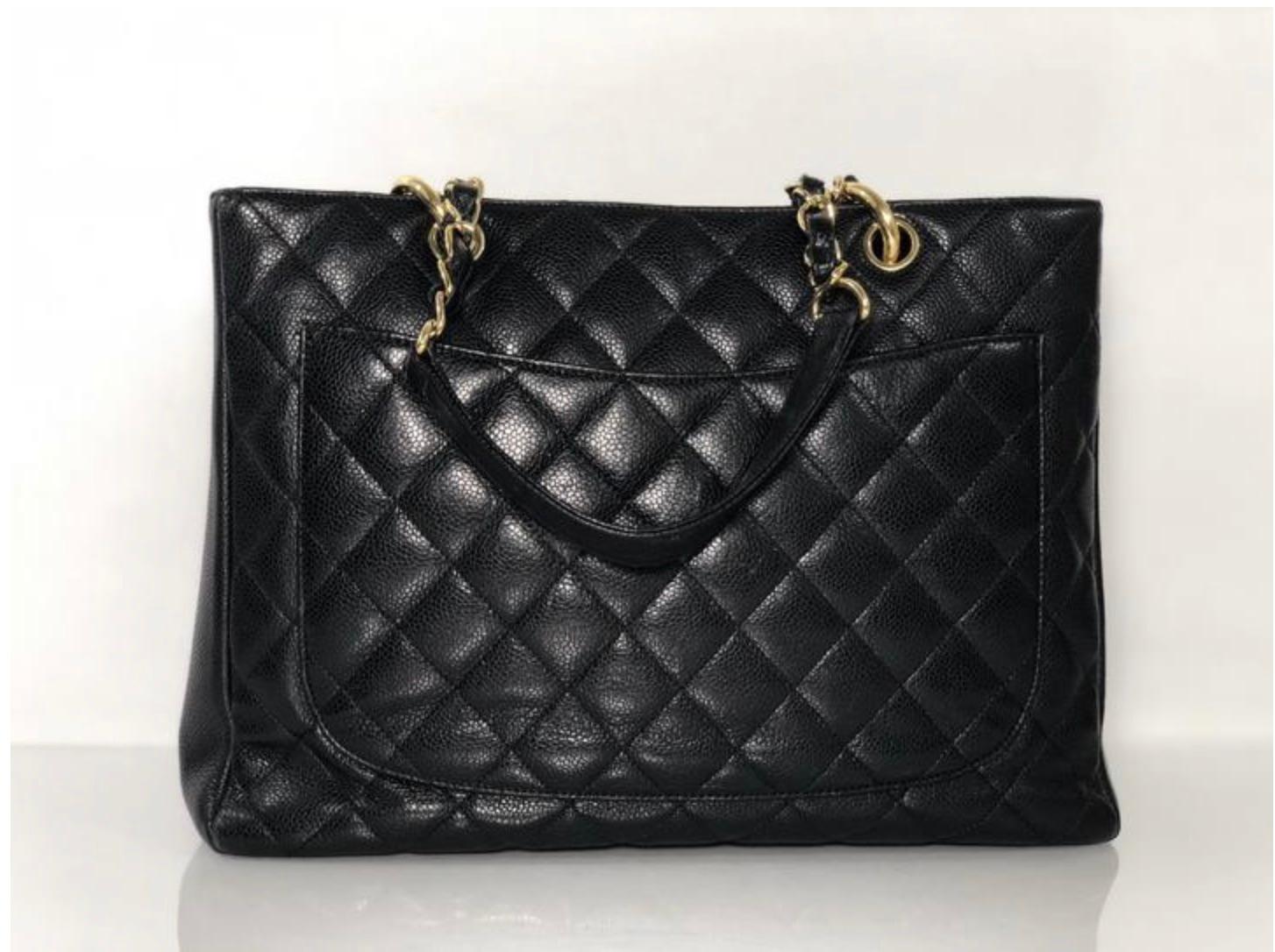 Chanel Caviar Leather Grand Shopping Tote w Gold Hardware in Black Shoulder Bag In Good Condition For Sale In Saint Charles, IL