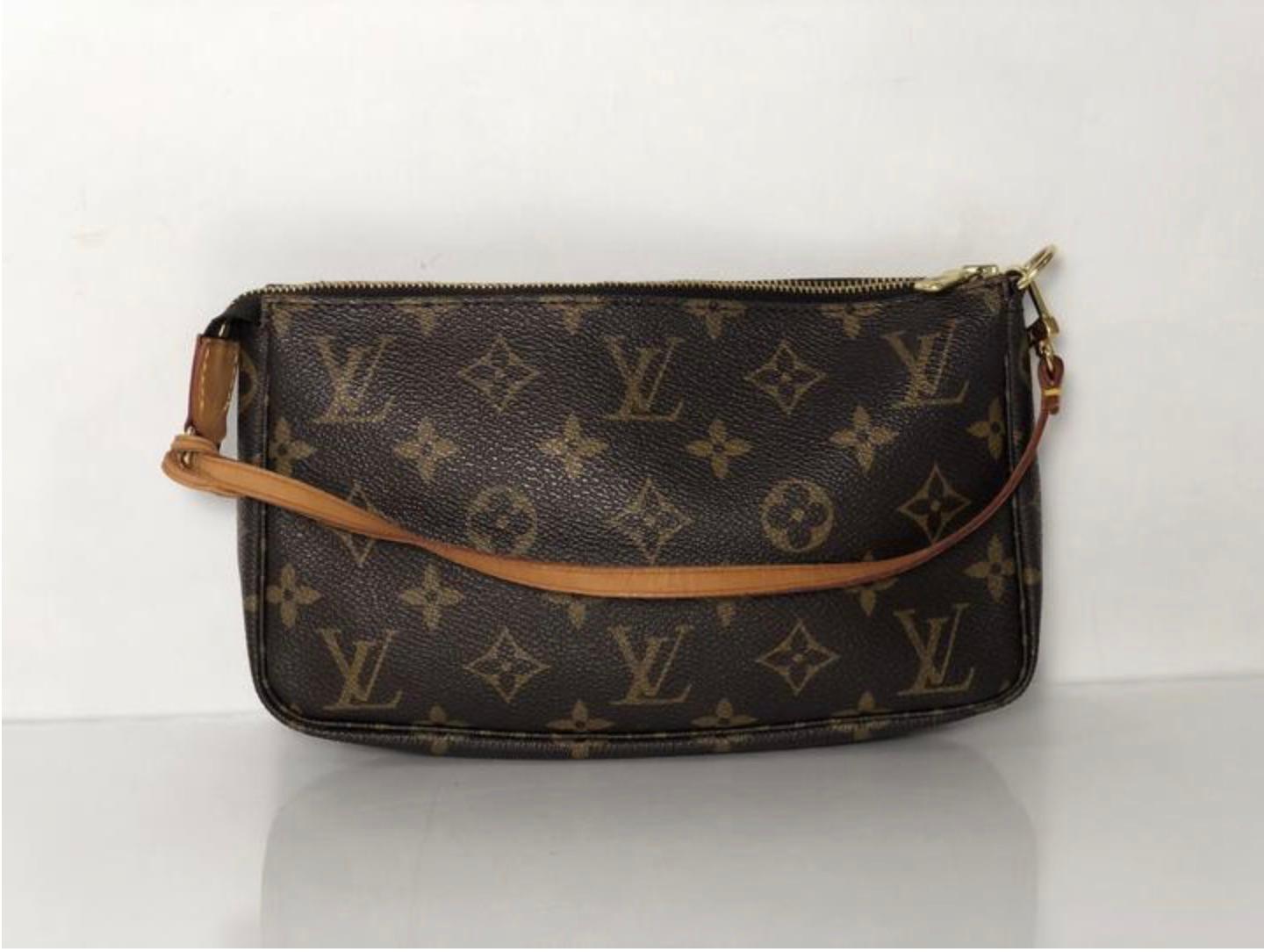 Women's or Men's  Louis Vuitton Monogram Pochette Accessories Wristlet Handbag For Sale