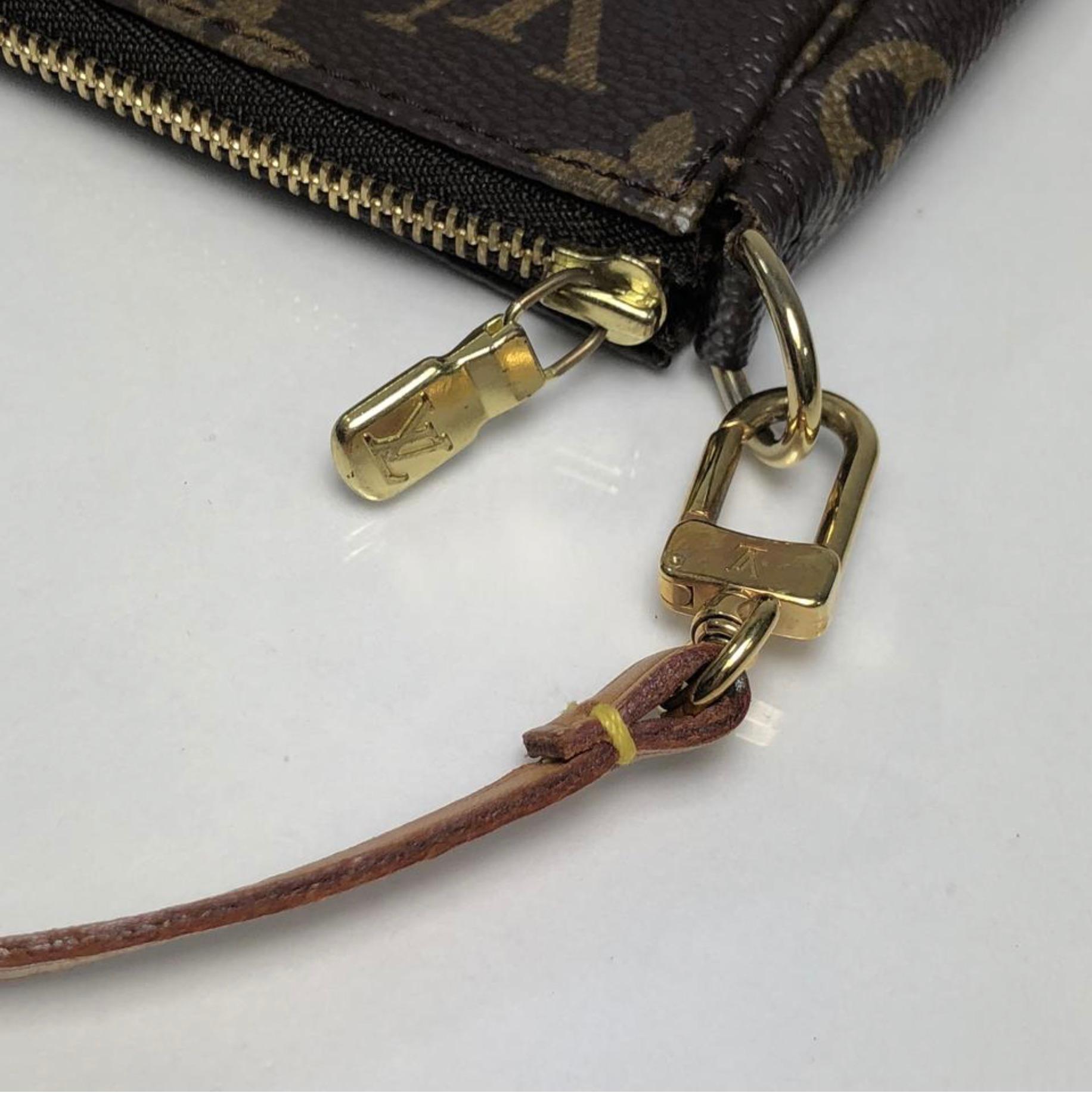  Louis Vuitton Monogram Pochette Accessories Wristlet Handbag For Sale 2
