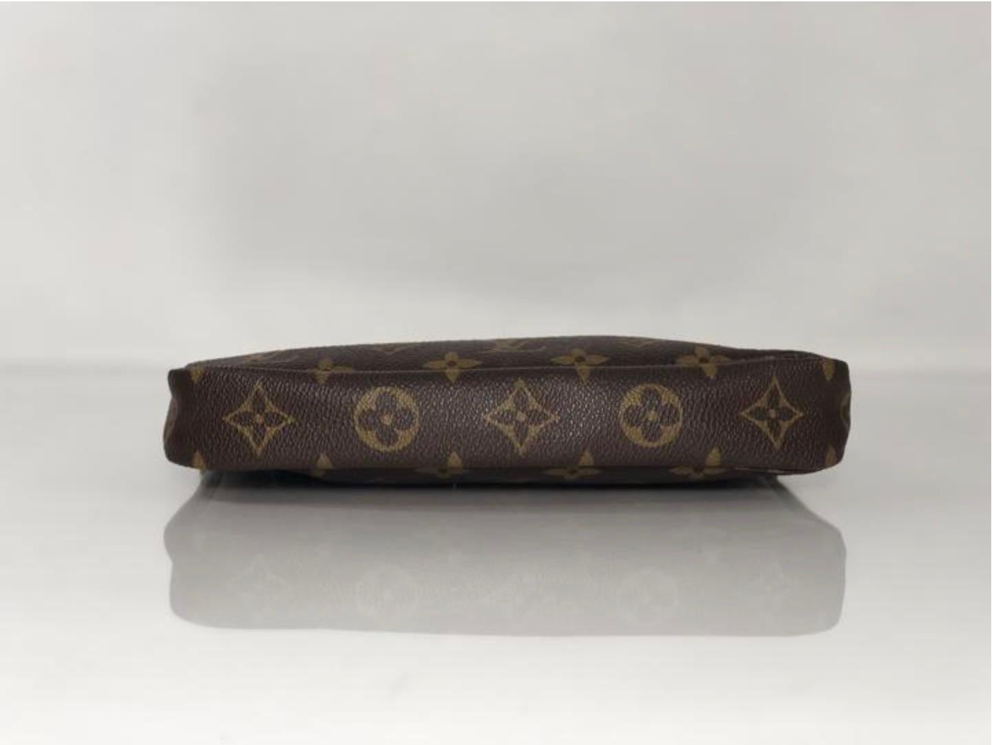  Louis Vuitton Monogram Pochette Accessories Wristlet Handbag For Sale 3