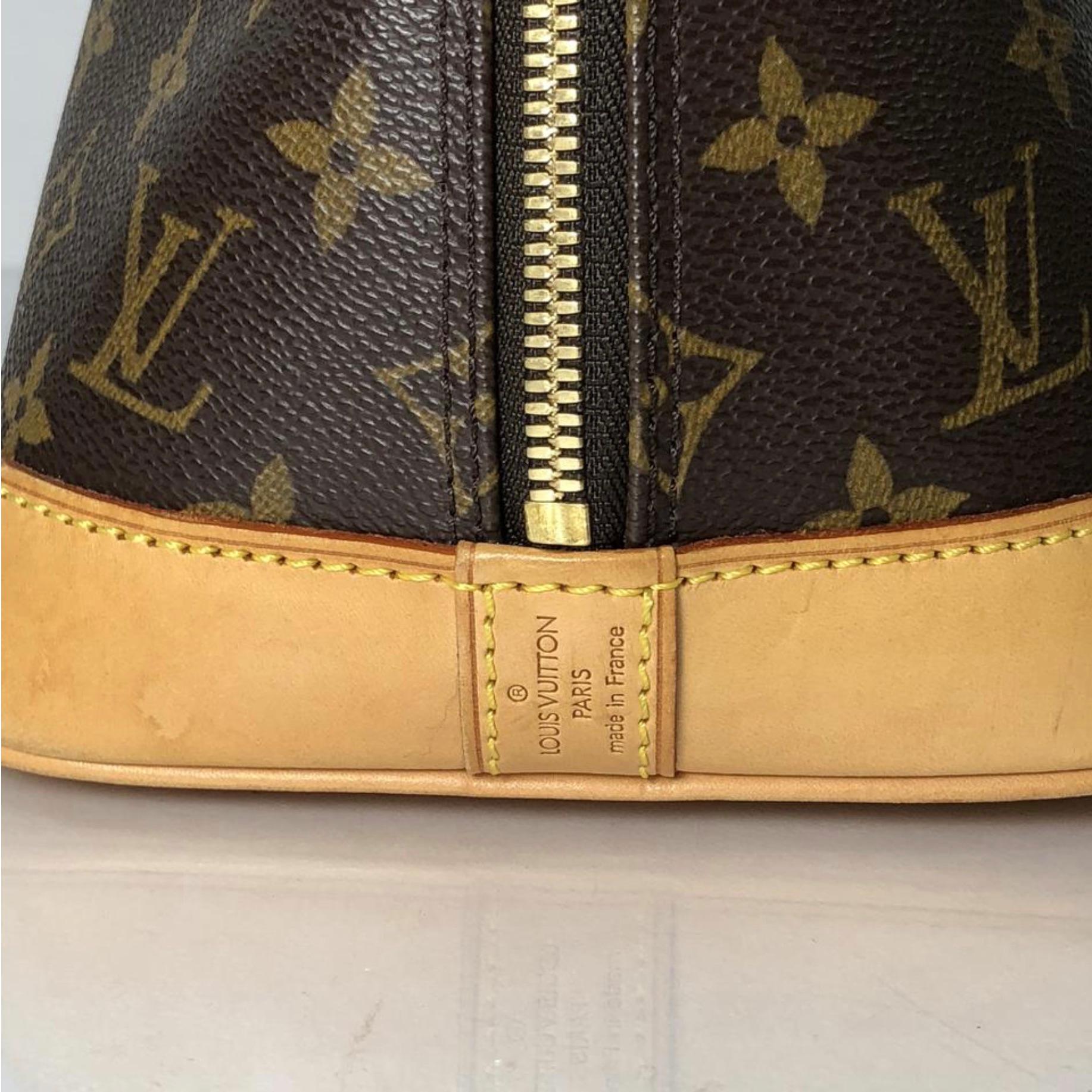 Louis Vuitton Monogram Alma PM Satchel Handbag In Good Condition For Sale In Saint Charles, IL