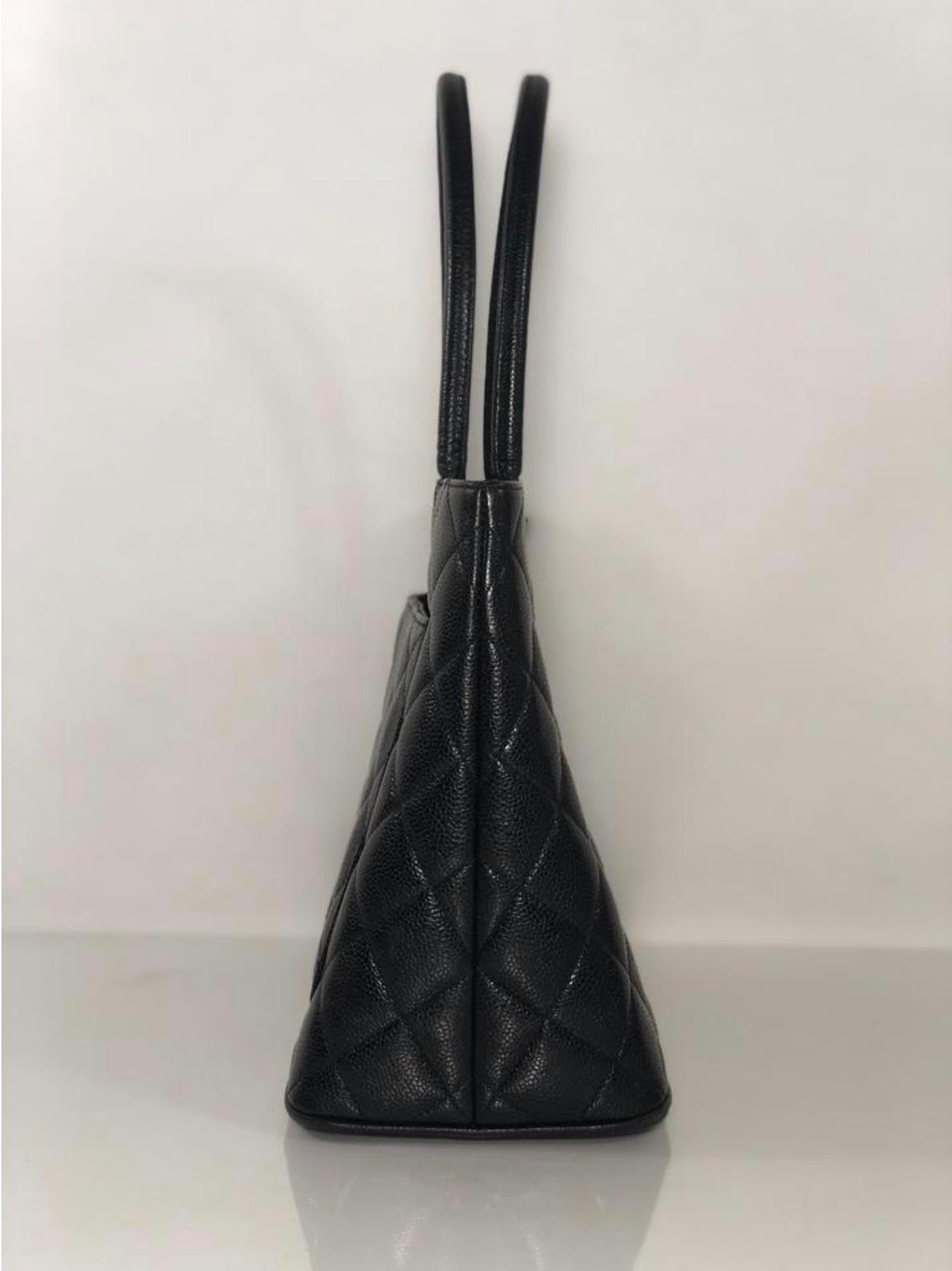  Chanel Caviar Leather Medallion with Silver Hardware in Black Shoulder Handbag In Good Condition For Sale In Saint Charles, IL