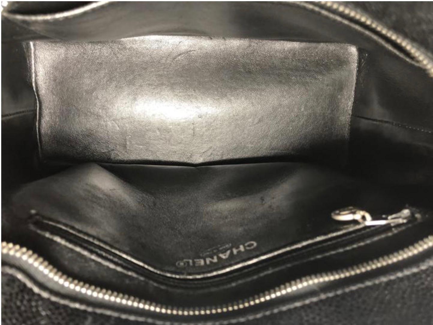  Chanel Caviar Leather Medallion with Silver Hardware in Black Shoulder Handbag For Sale 4