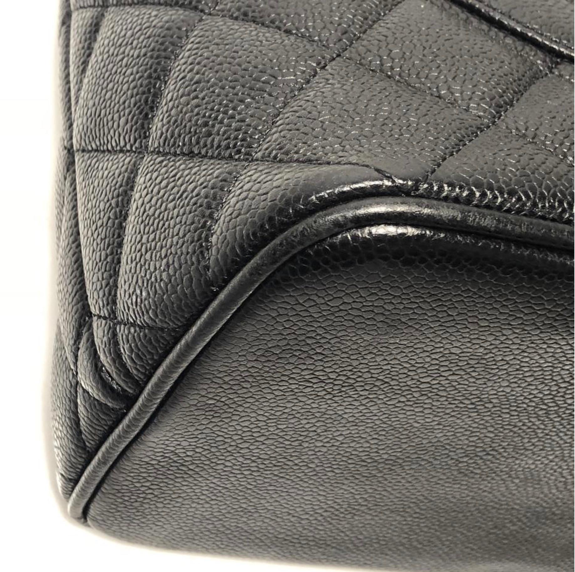 Chanel Caviar Leather Medallion with Silver Hardware in Black Shoulder Handbag For Sale 3
