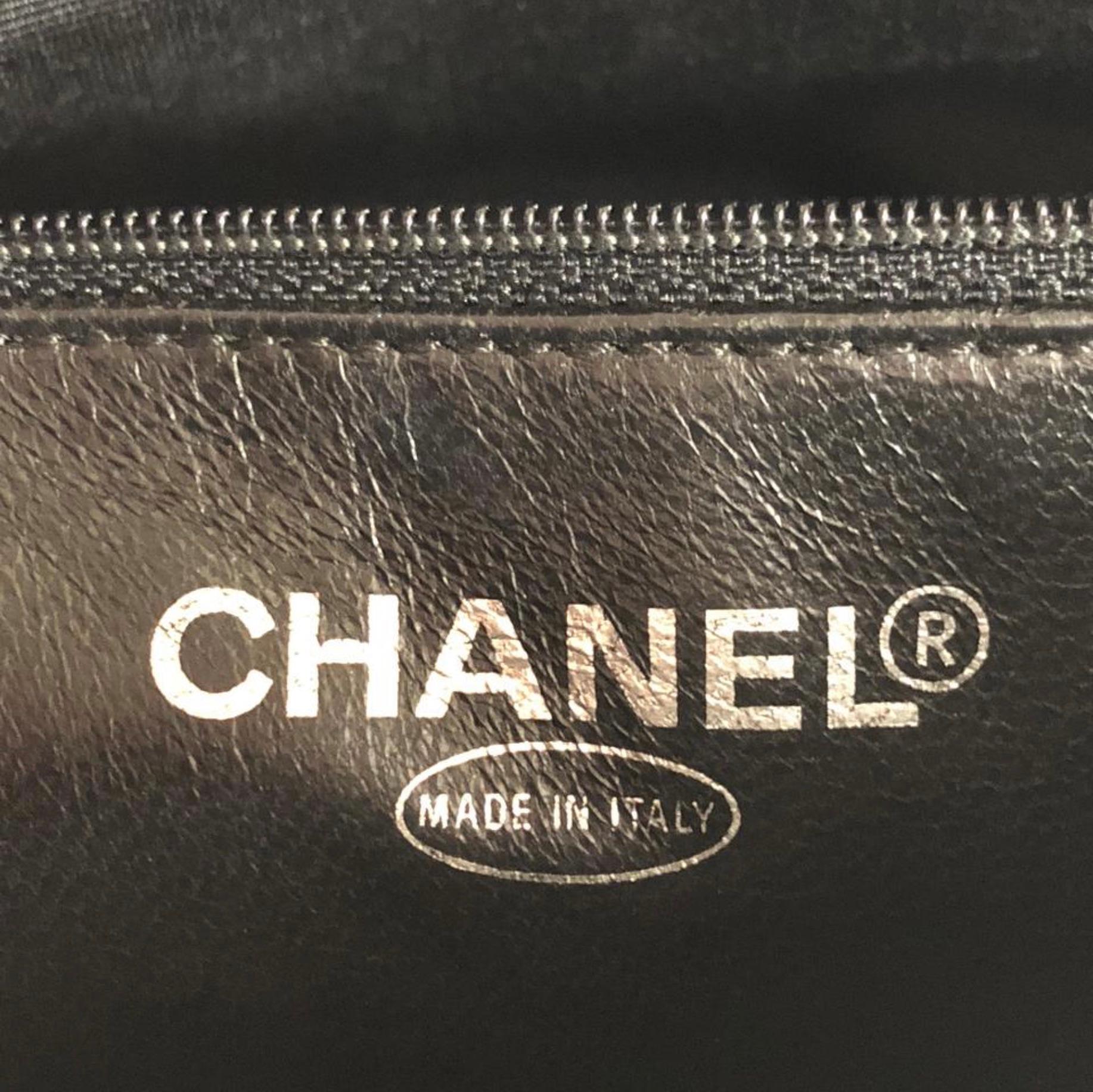 Chanel Caviar Leather Medallion with Silver Hardware in Black Shoulder Handbag For Sale 6