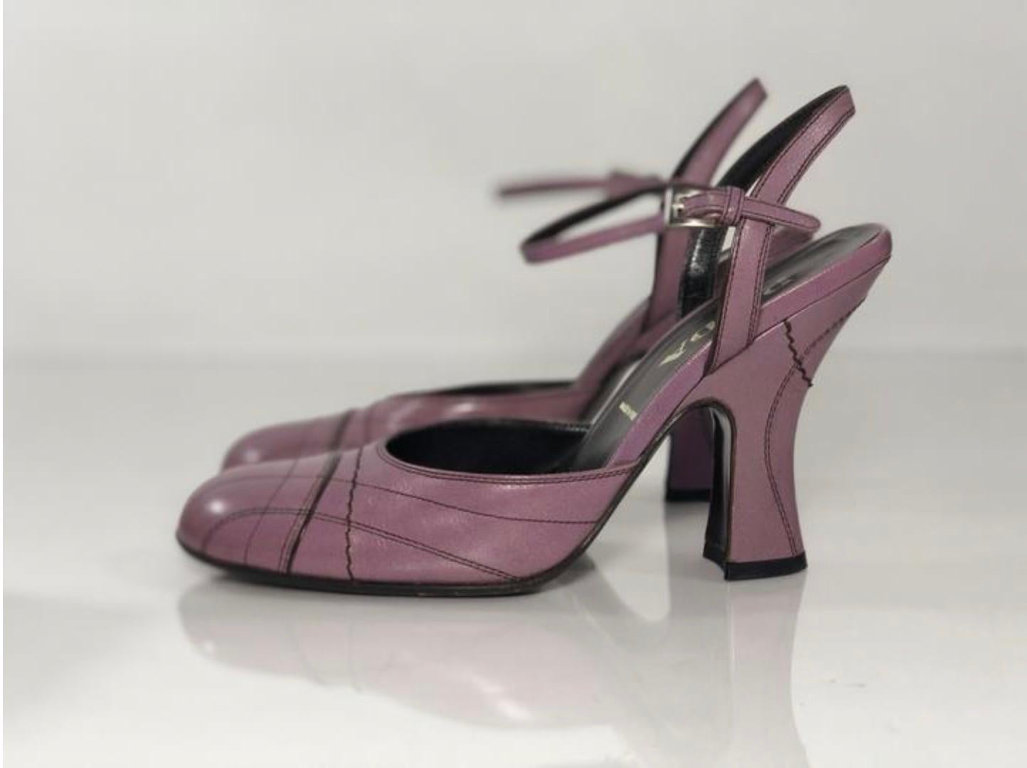 Prada Capretto Fume Petalo Decorative Stitch Mary Jane Pump Chunky Flair Heel In Good Condition For Sale In Saint Charles, IL
