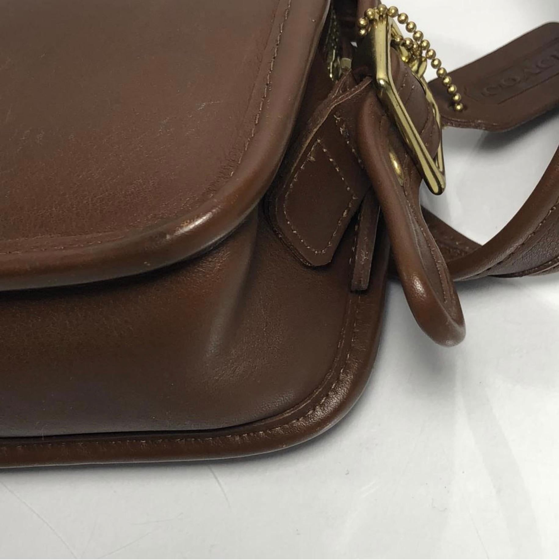 Coach Vintage Small Zipper Crossbody Shoulder Handbag in Brown For Sale 1