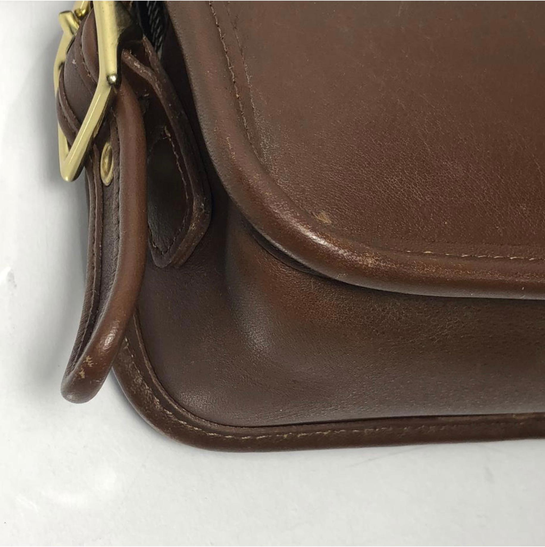 Coach Vintage Small Zipper Crossbody Shoulder Handbag in Brown For Sale 4