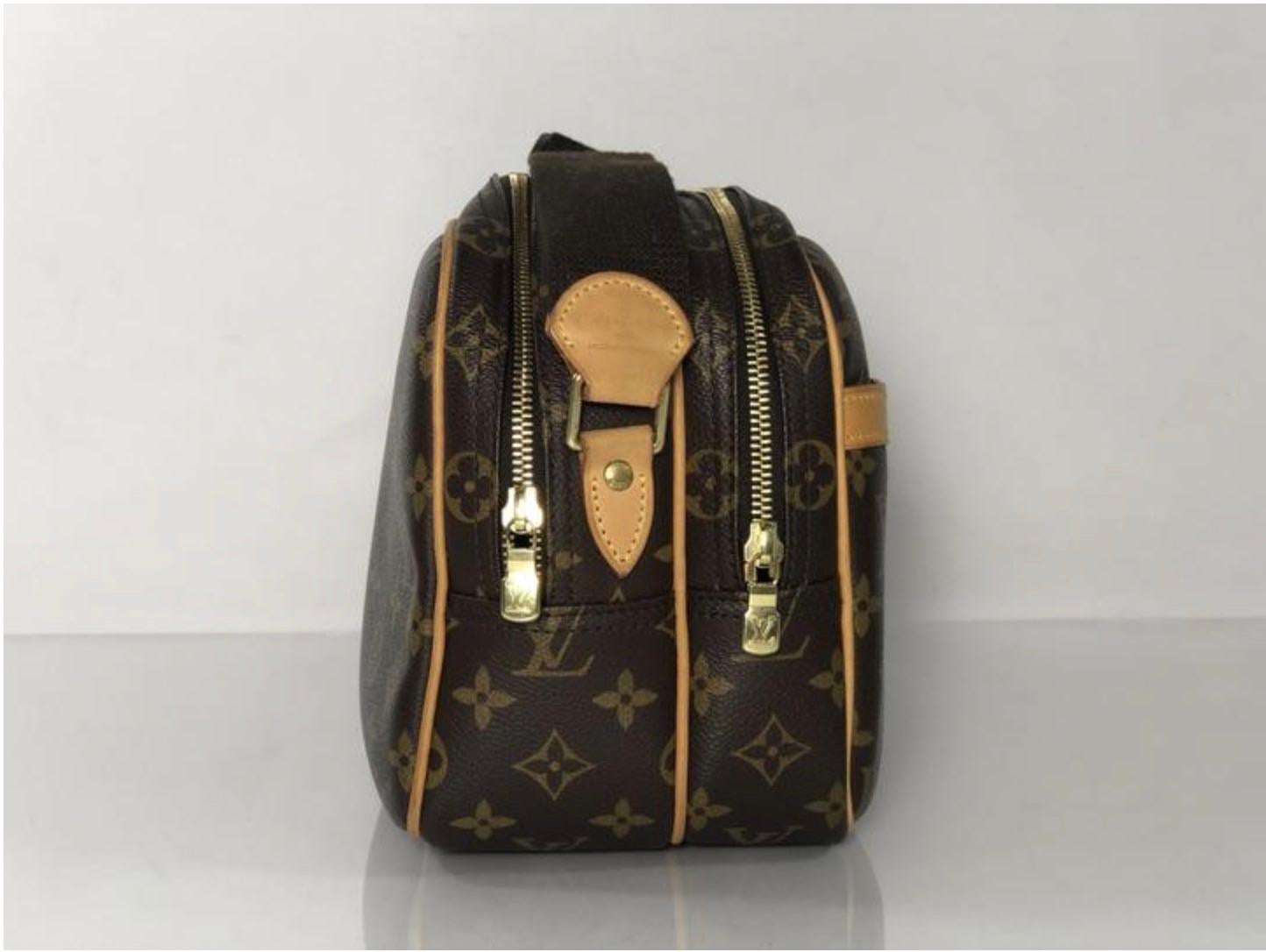 Louis Vuitton Monogram Reporter PM Messenger Crossbody Shoulder Handbag In Good Condition For Sale In Saint Charles, IL