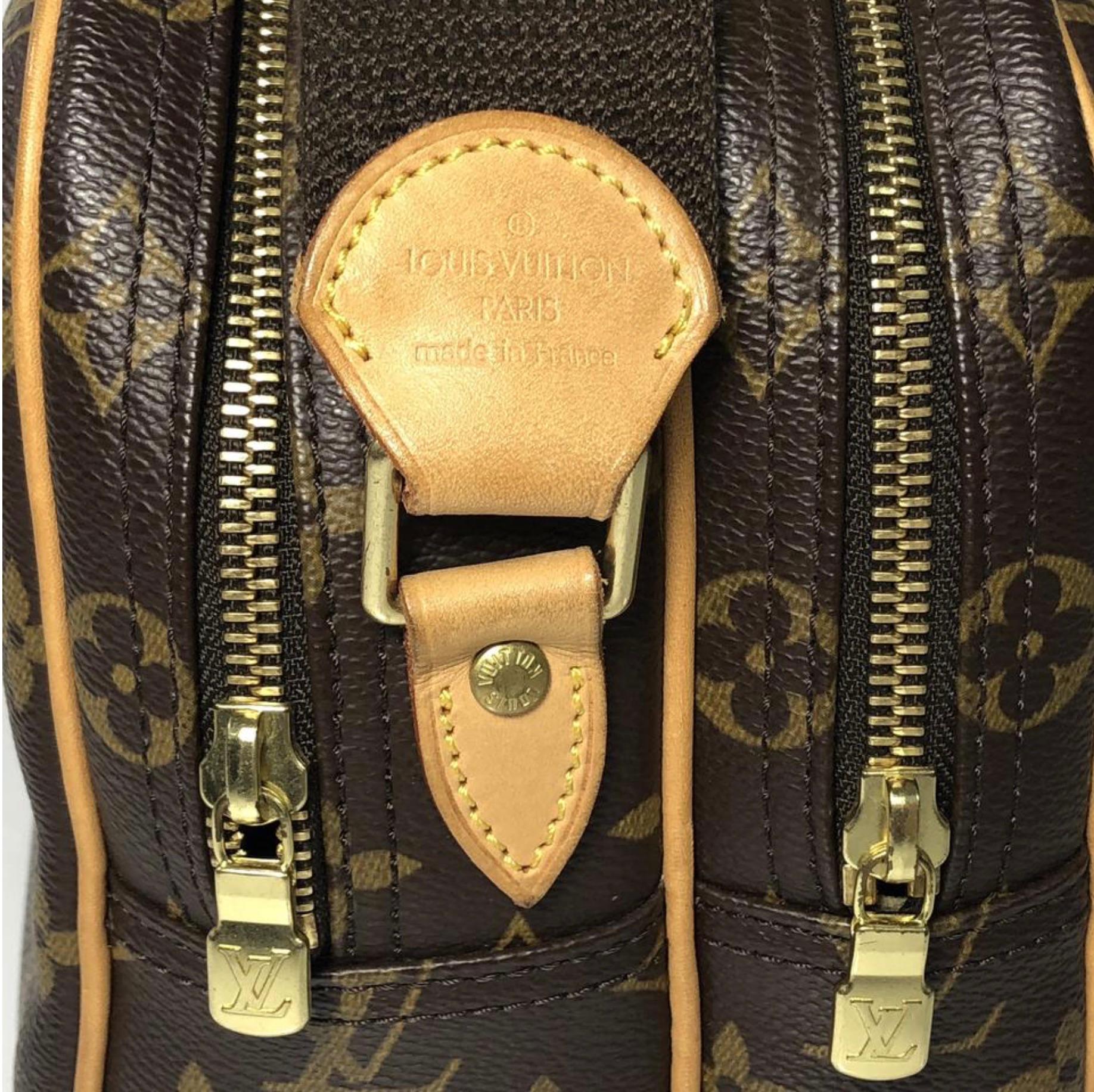 Women's or Men's Louis Vuitton Monogram Reporter PM Messenger Crossbody Shoulder Handbag For Sale