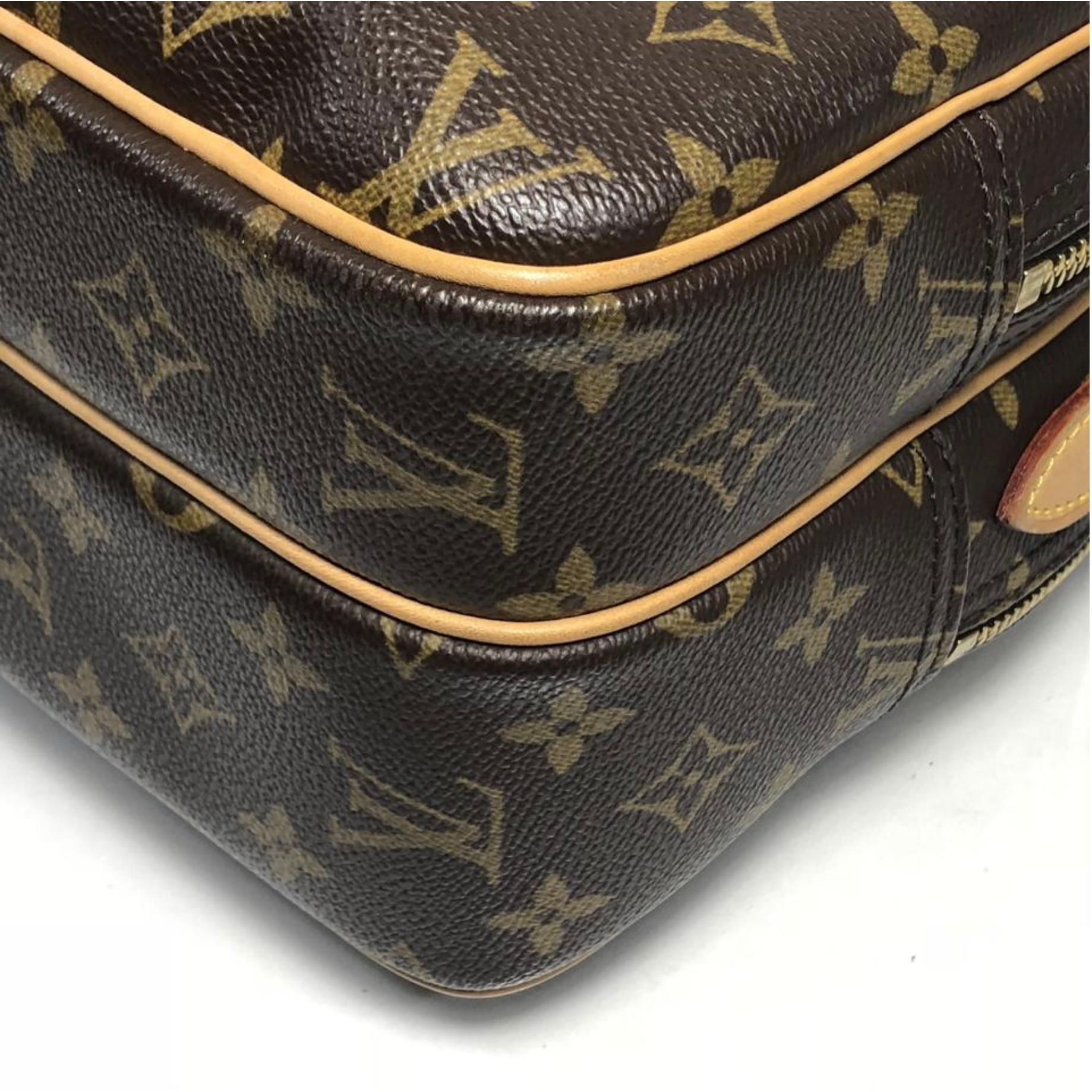 Louis Vuitton Monogram Reporter PM Messenger Crossbody Shoulder Handbag For Sale 3