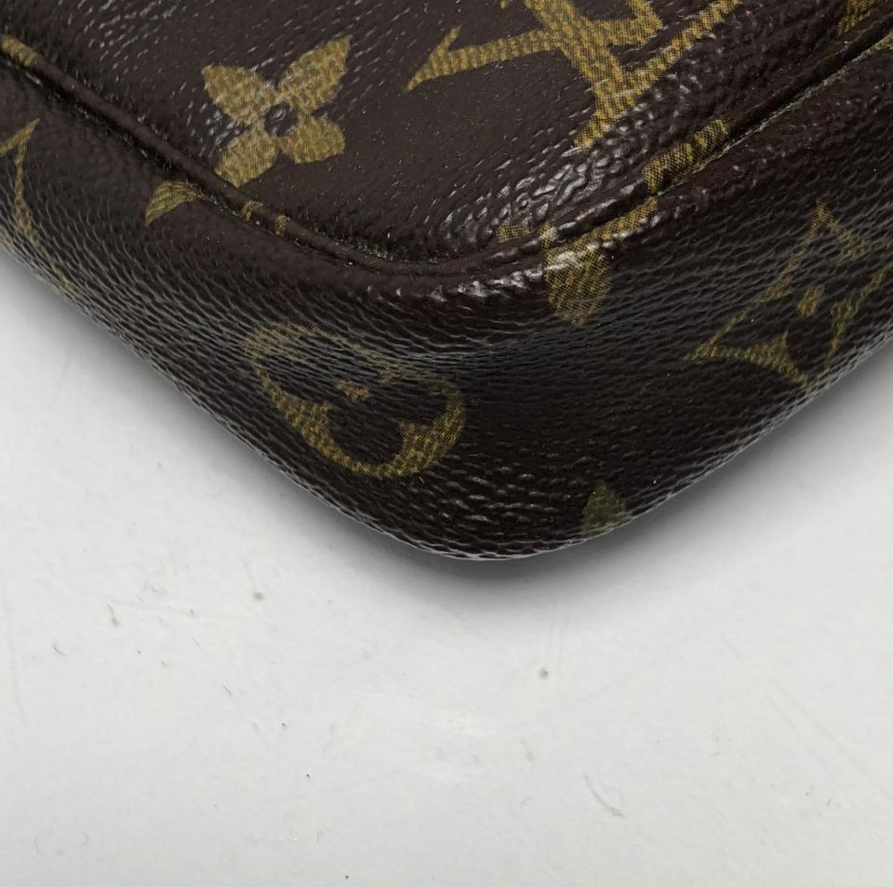  Louis Vuitton Monogram Pochette Accessories Wristlet Handbag For Sale 2