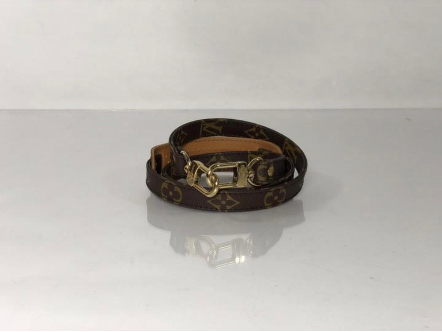 MODEL - Louis Vuitton Monogram Strap - Shoulder

CONDITION - Looks New! No signs of wear.

SKU - 2520

ORIGINAL RETAIL PRICE - 475 + tax

DATE/SERIAL CODE - NA

ORIGIN - France

PRODUCTION - NA

DIMENSIONS - L38.4 x H.2 x D.6

STRAP/HANDLE DROP -