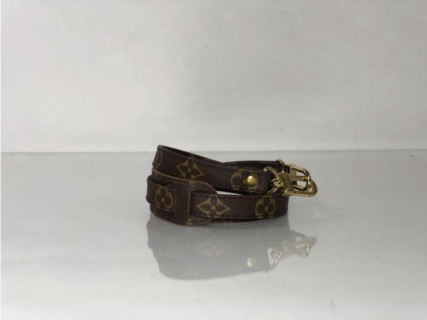  Louis Vuitton Monogram Strap - Shoulder In Excellent Condition For Sale In Saint Charles, IL