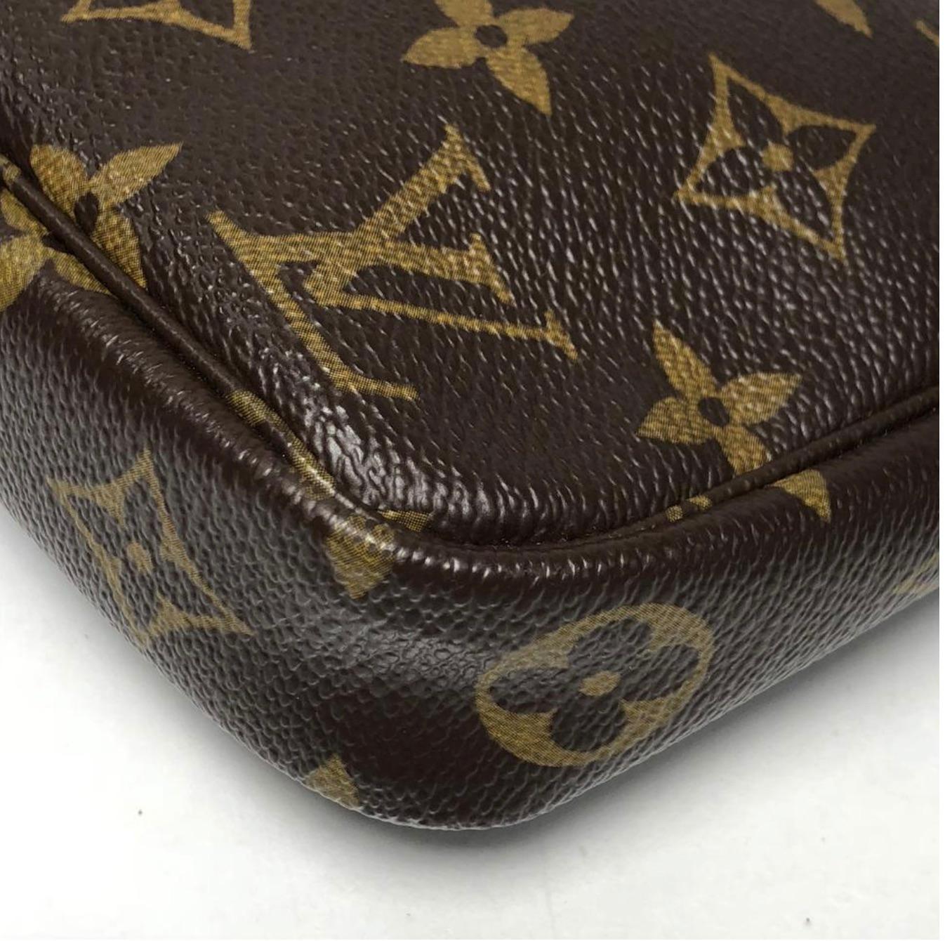 Louis Vuitton Monogram Pochette Accessories Wristlet Handbag For Sale 4