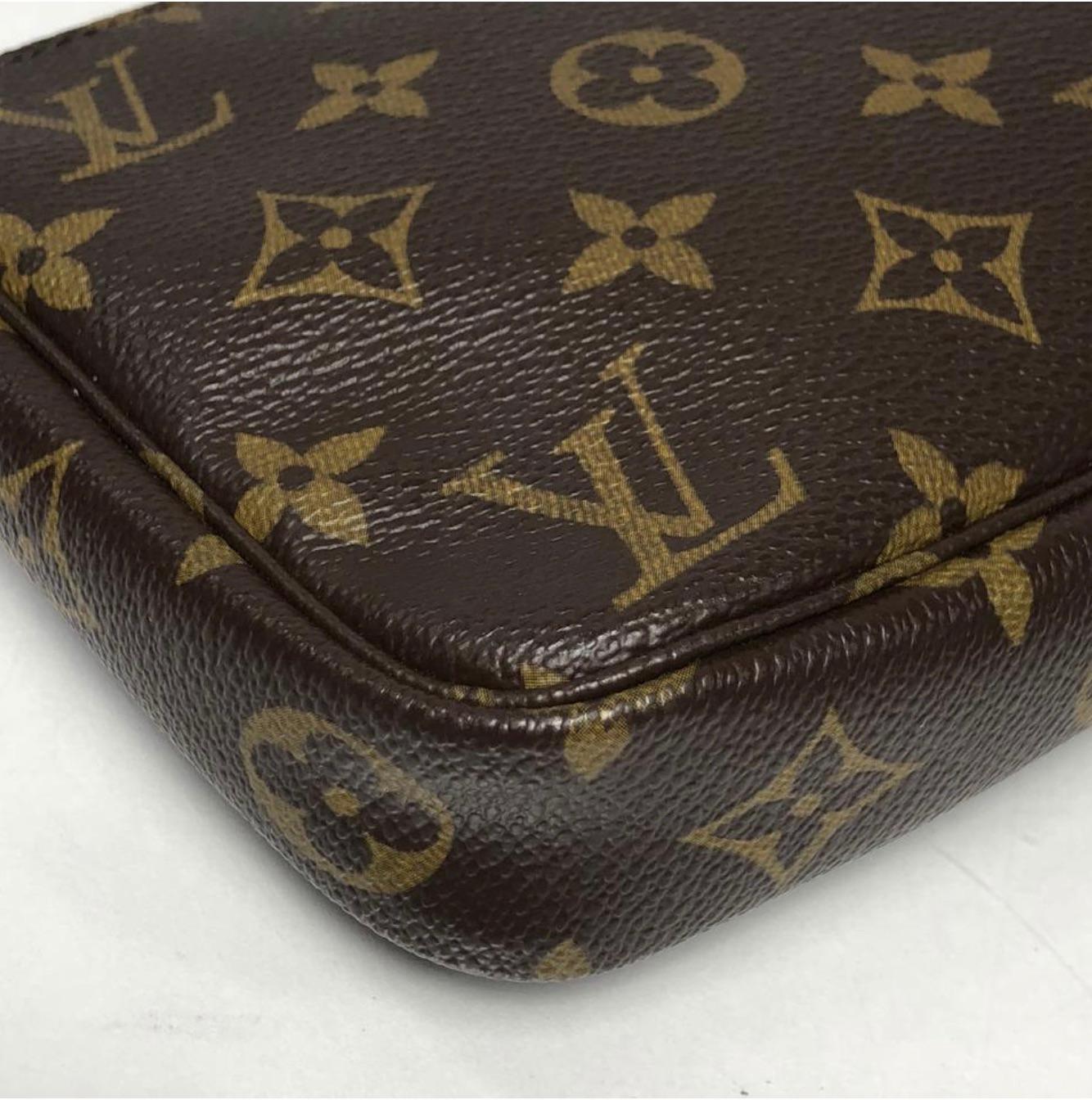 Louis Vuitton Monogram Pochette Accessories Wristlet Handbag For Sale 5