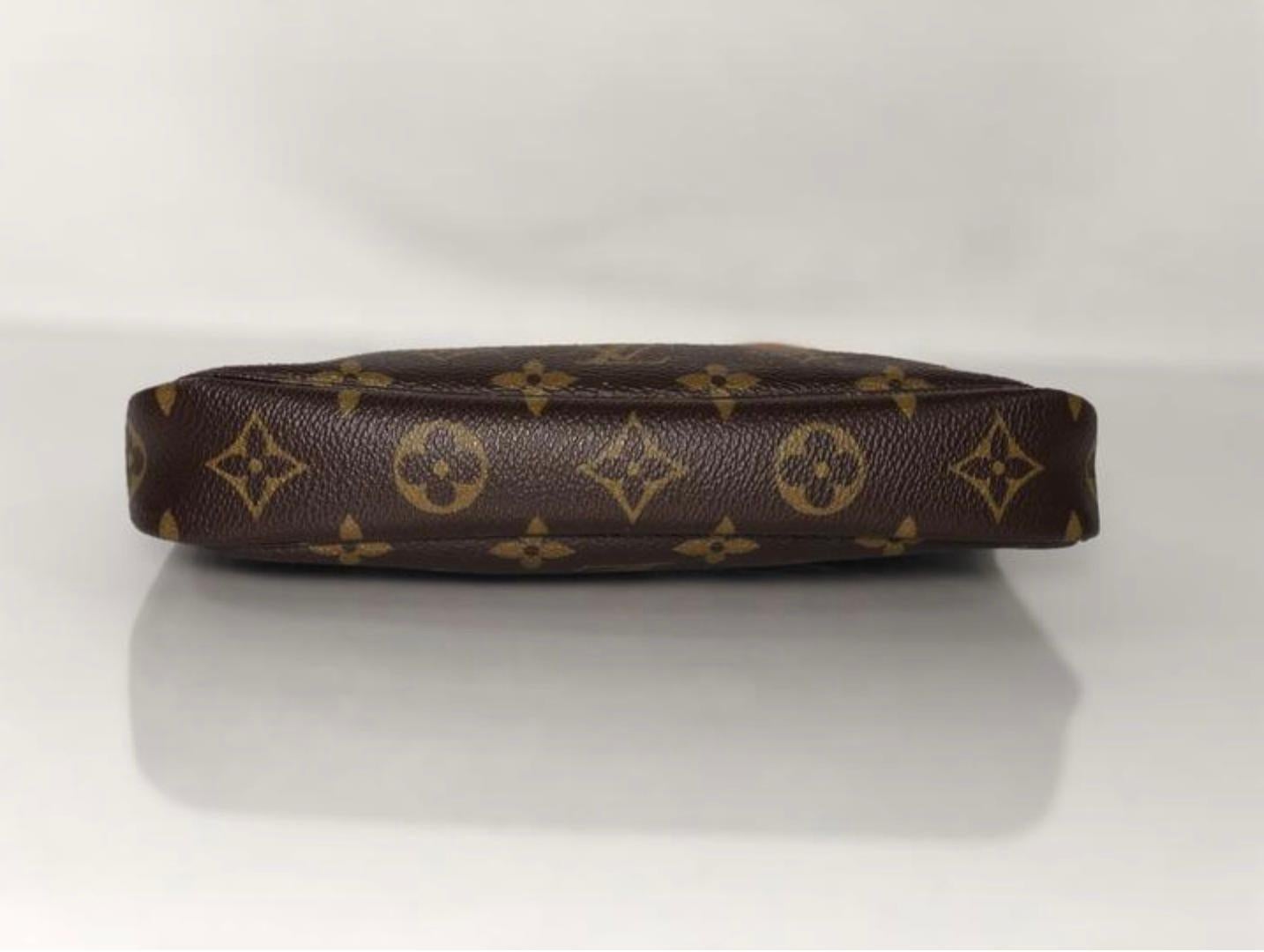 Louis Vuitton Monogram Pochette Accessories Wristlet Handbag For Sale 3