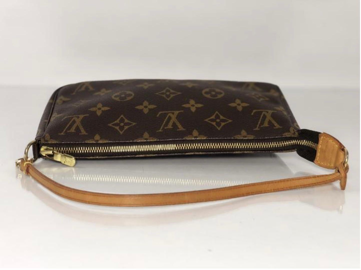 Louis Vuitton Monogram Pochette Accessories Wristlet Handbag For Sale 2