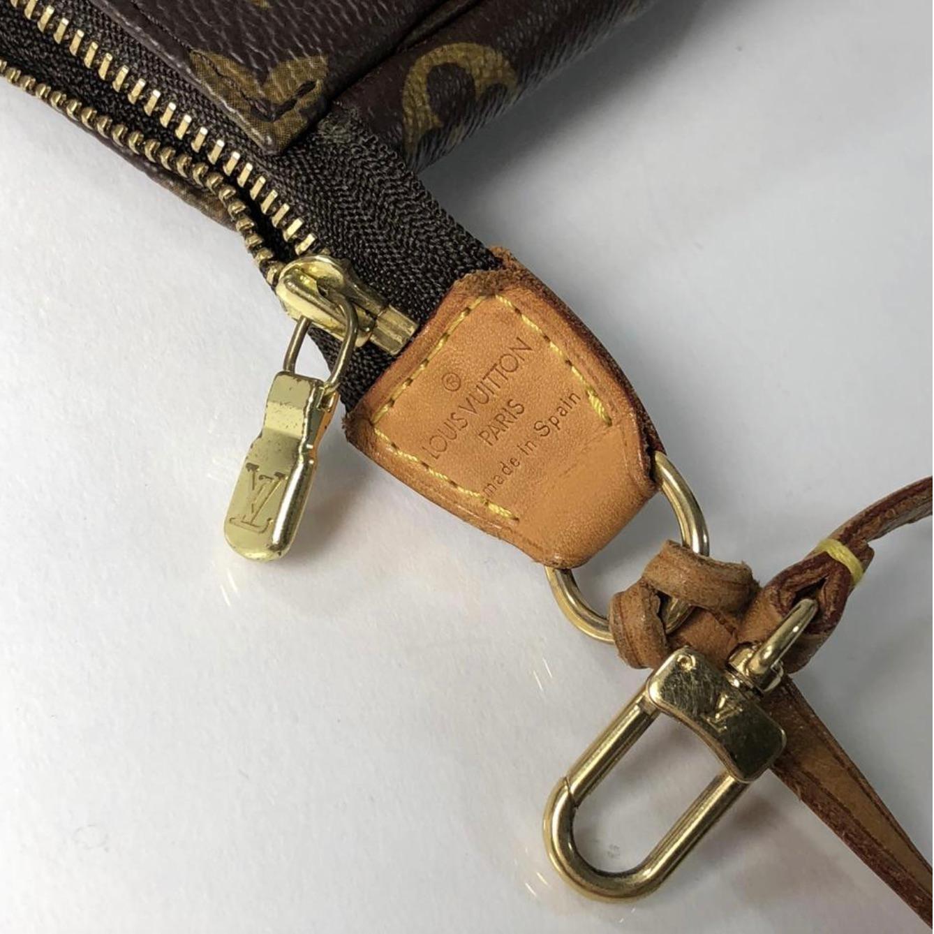Women's or Men's Louis Vuitton Monogram Pochette Accessories Wristlet Handbag For Sale