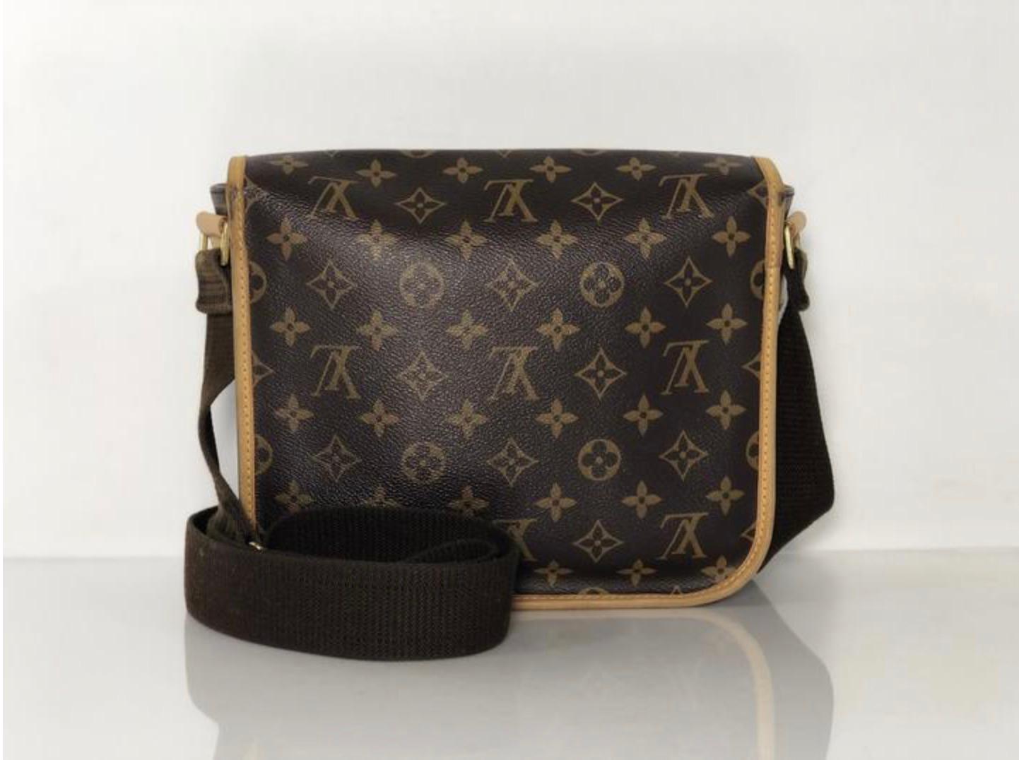  Louis Vuitton Monogram Messenger Bosphore PM Crossbody Handbag In Good Condition For Sale In Saint Charles, IL