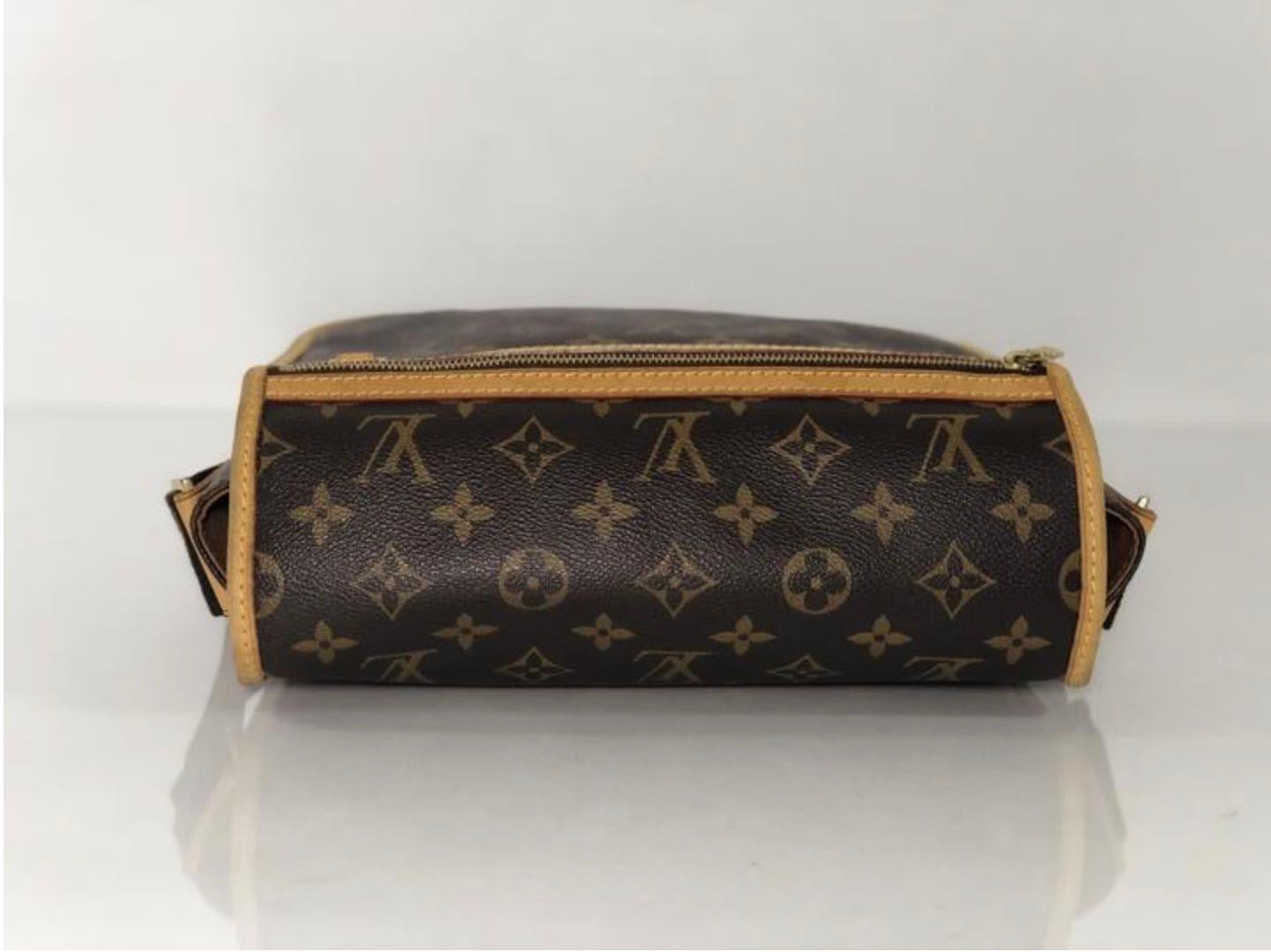  Louis Vuitton Monogram Messenger Bosphore PM Crossbody Handbag For Sale 1