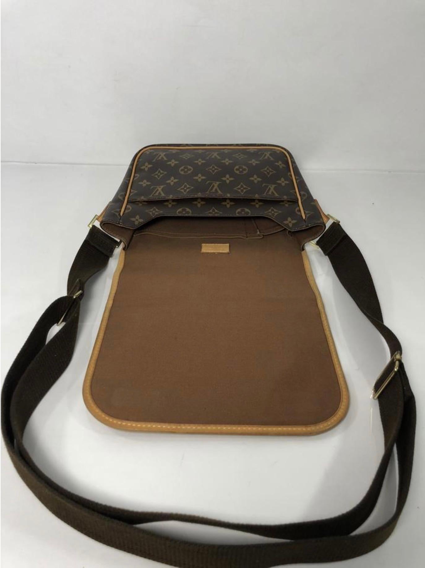  Louis Vuitton Monogram Messenger Bosphore PM Crossbody Handbag For Sale 4