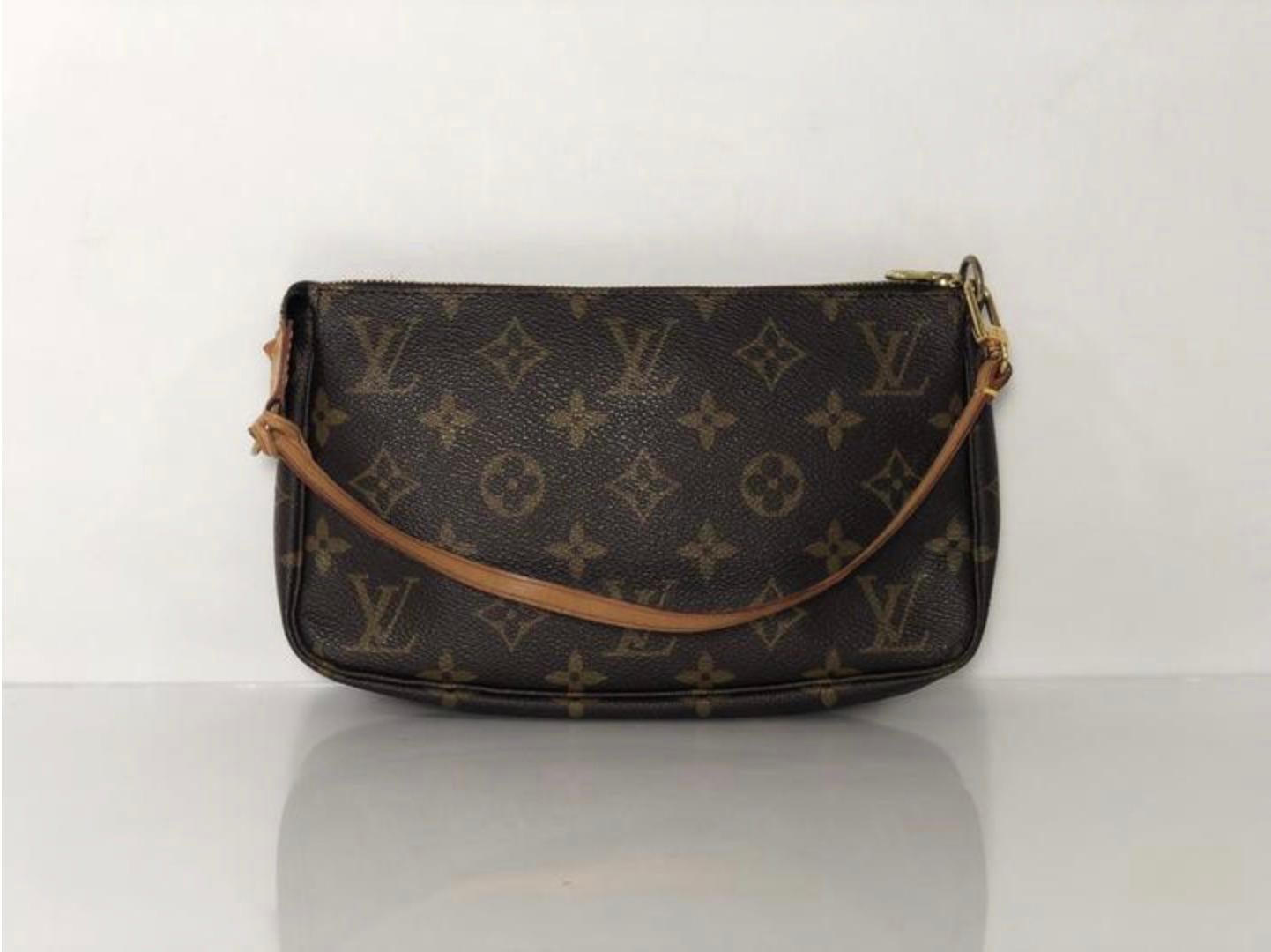 Women's or Men's  Louis Vuitton Monogram Pochette Accessories Wristlet Handbag For Sale