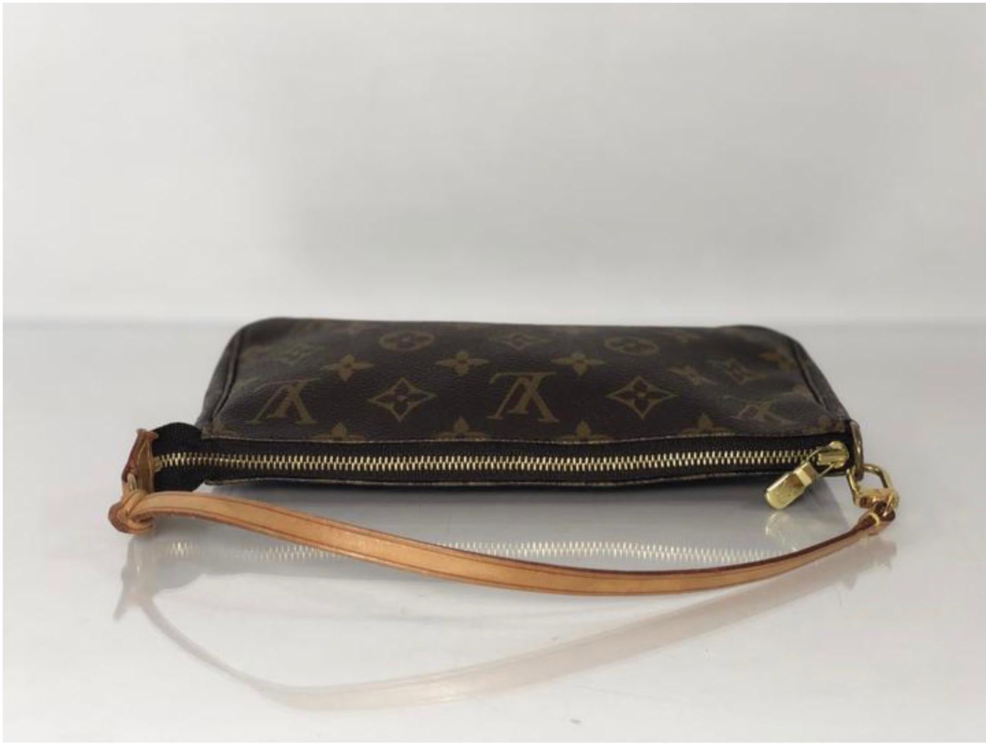  Louis Vuitton Monogram Pochette Accessories Wristlet Handbag For Sale 2