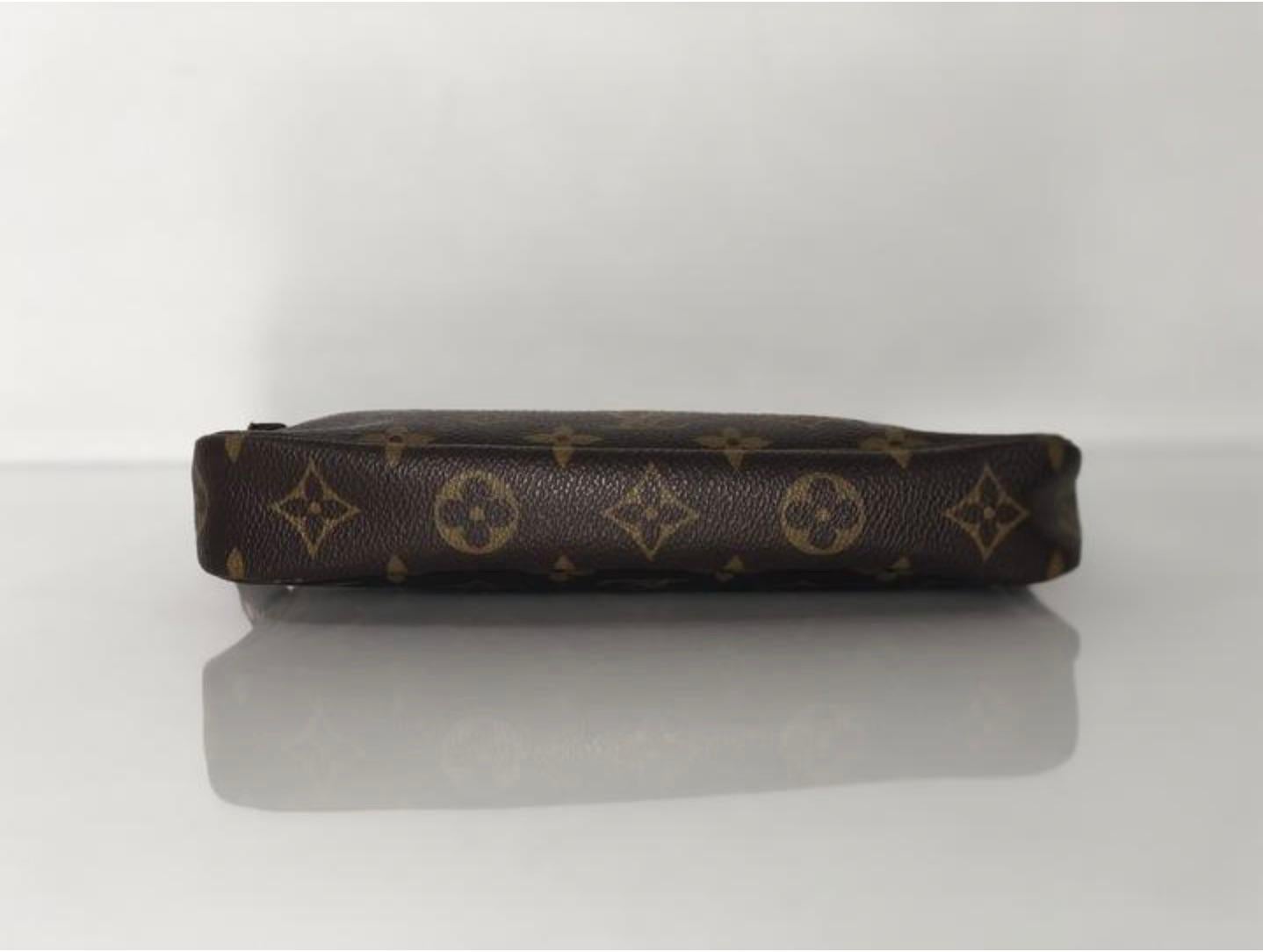  Louis Vuitton Monogram Pochette Accessories Wristlet Handbag For Sale 3