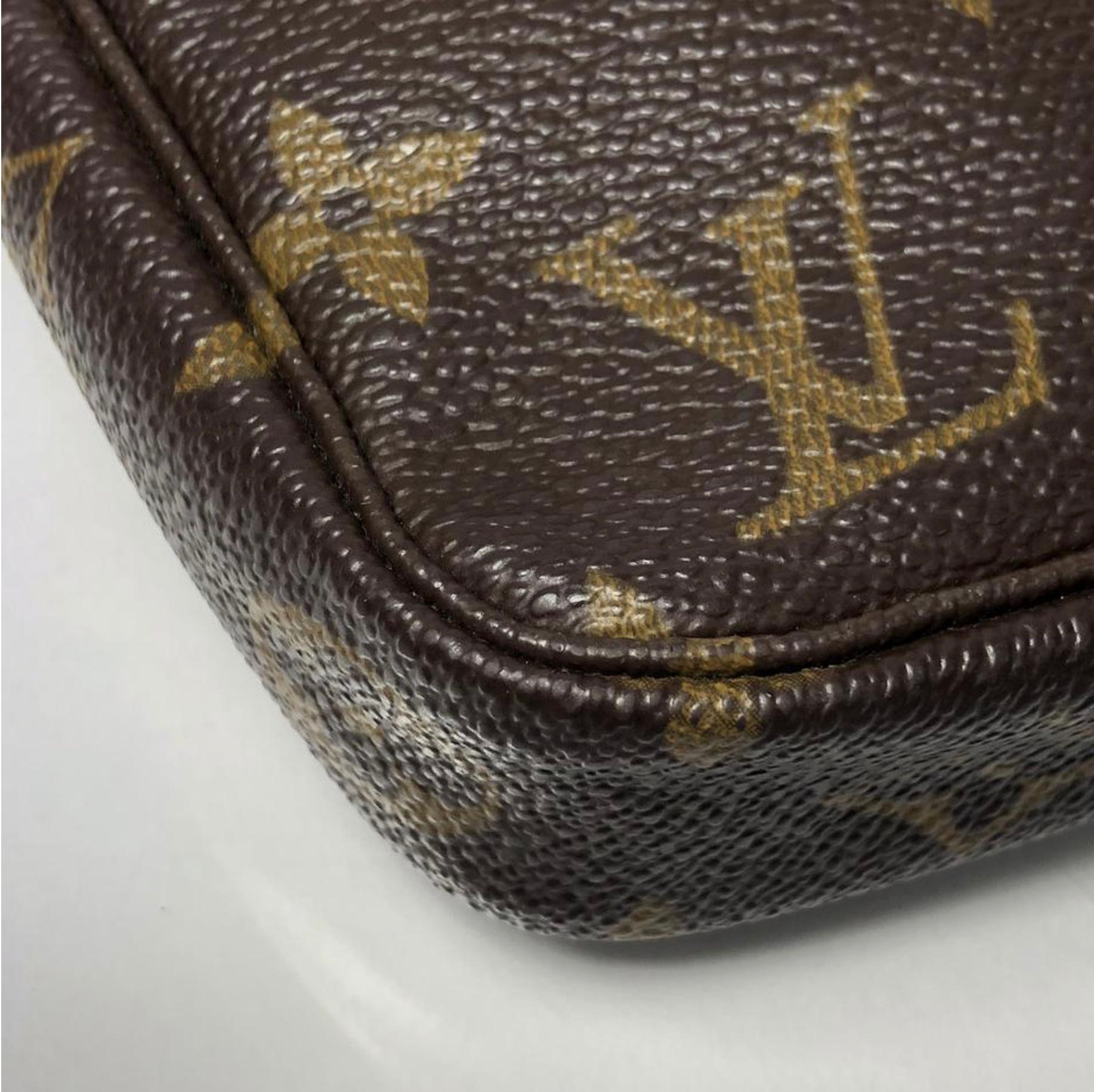  Louis Vuitton Monogram Pochette Accessories Wristlet Handbag For Sale 4