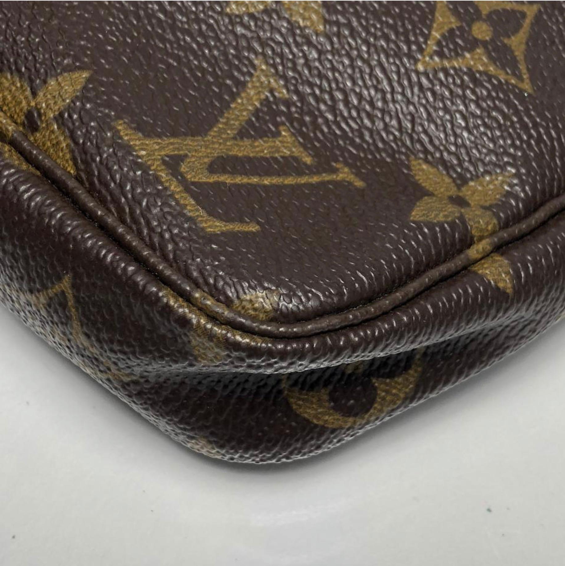  Louis Vuitton Monogram Pochette Accessories Wristlet Handbag For Sale 5