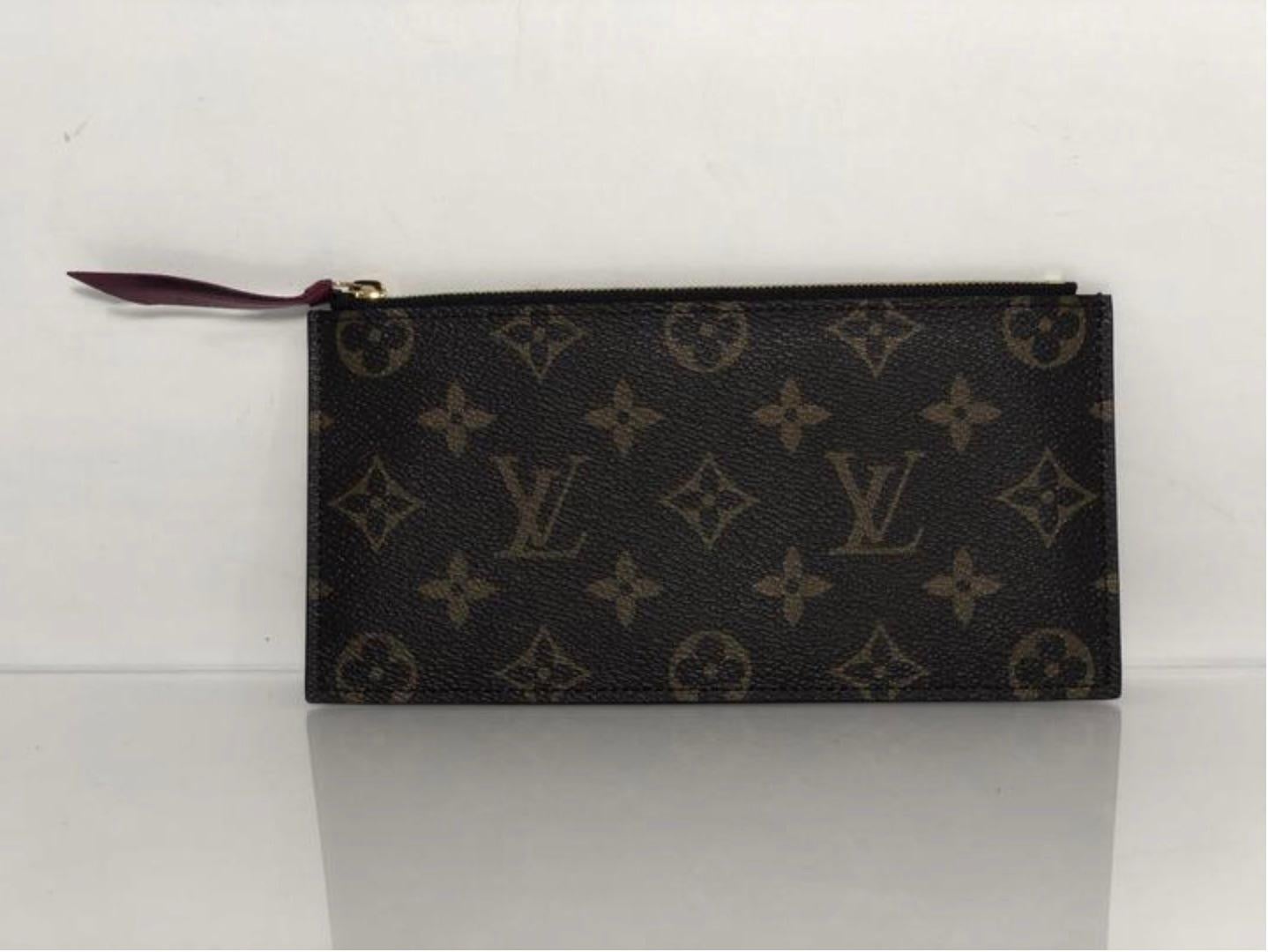 MODEL - Louis Vuitton Monogram Pochette Felicie Zip Clutch Insert

CONDITION - Exceptional! No visibile signs of wear.

SKU - 2868

ORIGINAL/CURRENT RETAIL PRICE - 475 + tax

DATE/SERIAL CODE - 

ORIGIN - France

PRODUCTION - 2016

DIMENSIONS - L8.4