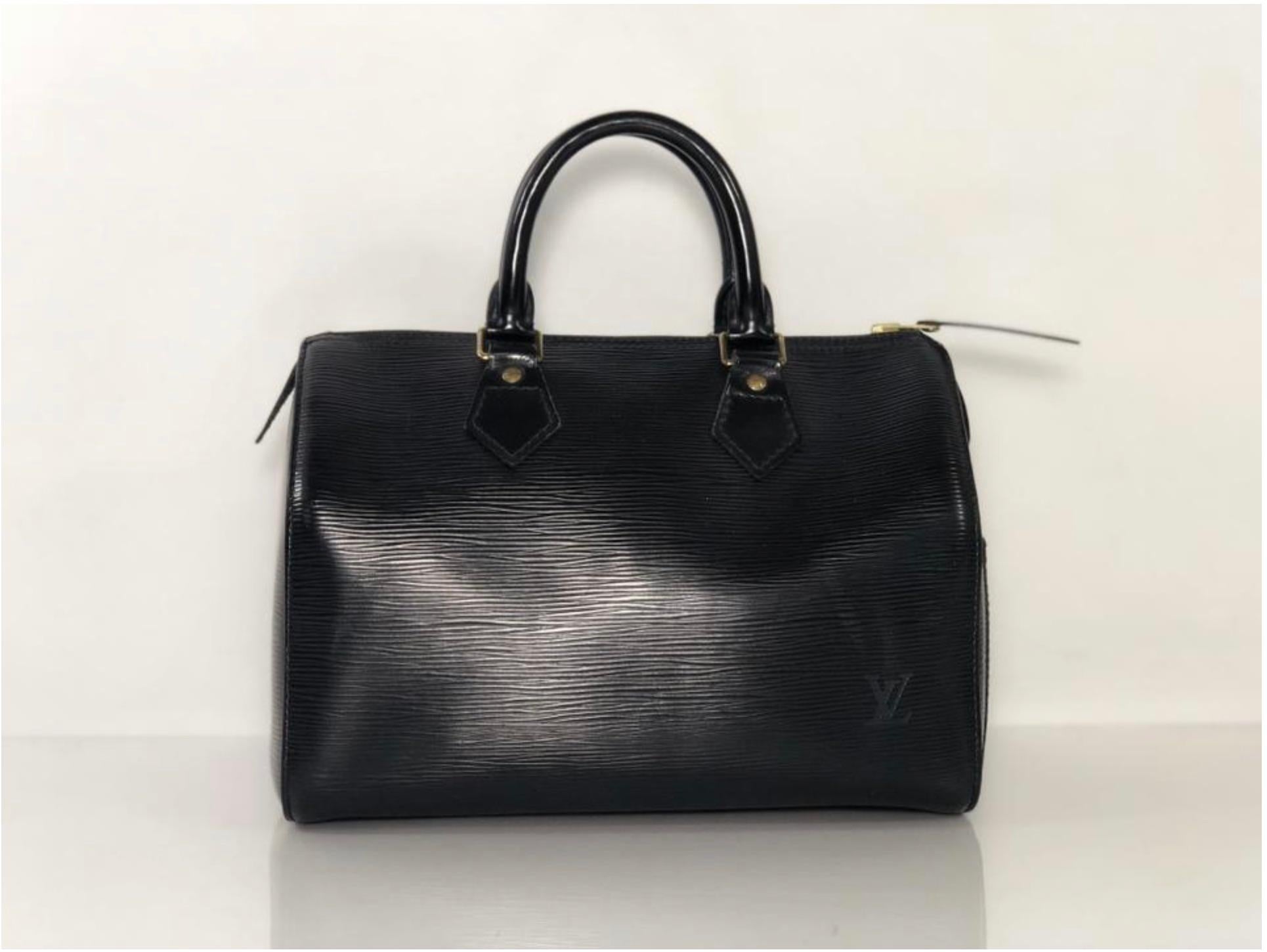 Louis Vuitton Epi Speedy 25 in Black Satchel Handbag For Sale 1