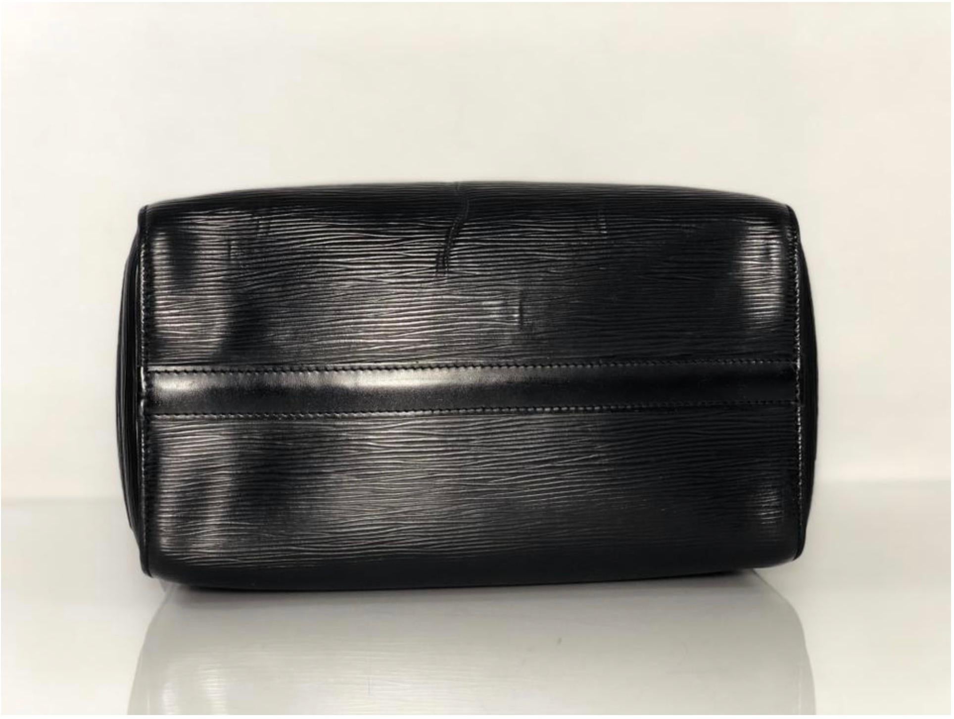 Louis Vuitton Epi Speedy 25 in Black Satchel Handbag For Sale 4