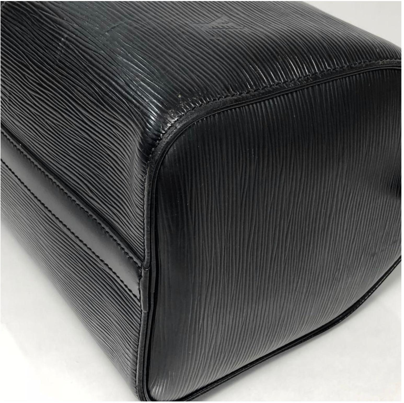 Louis Vuitton Epi Speedy 25 in Black Satchel Handbag For Sale 5